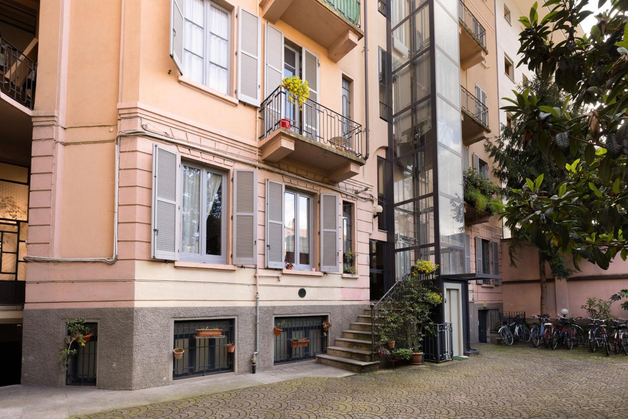 Garden With Free Netflix And Wi-fi Apartment