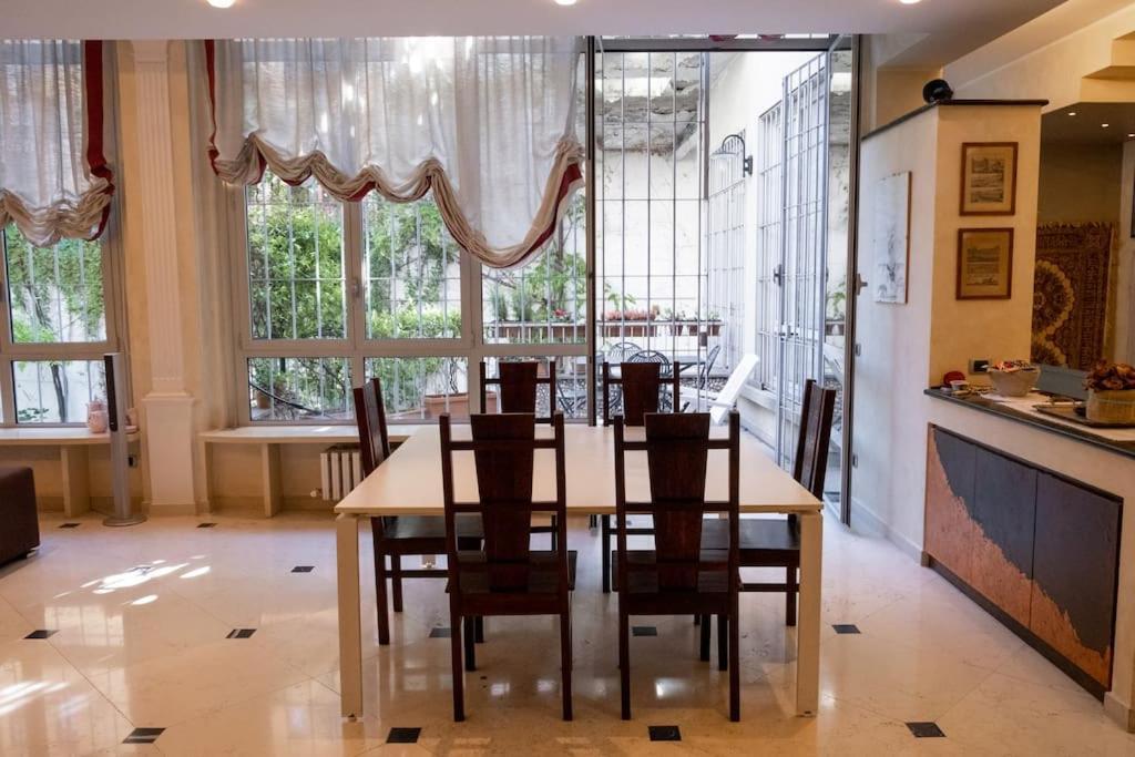 Cadorna-duomo Lusso Nel Cuore Di Apartamento Milão