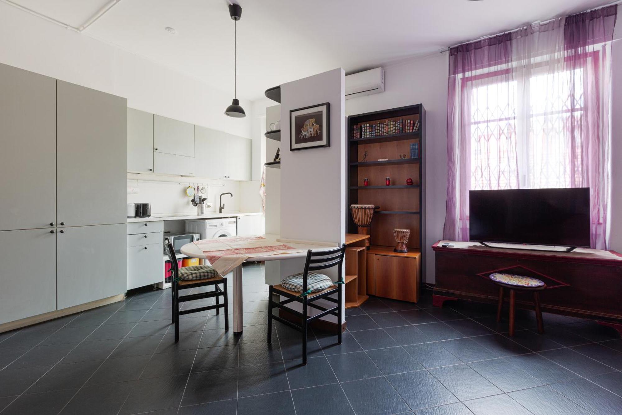 Apartamento De Angeli M1 - Colorful With Balcony! *