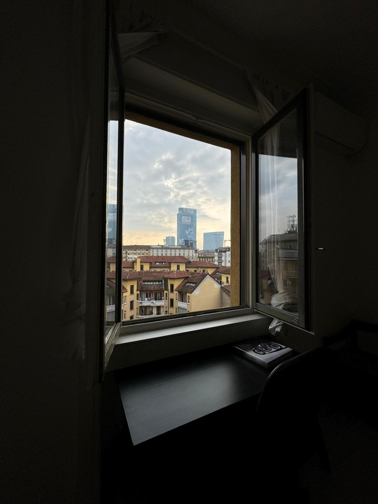 Apartamento Trilocale Con Due Balconi A Isola Porta Nuova *