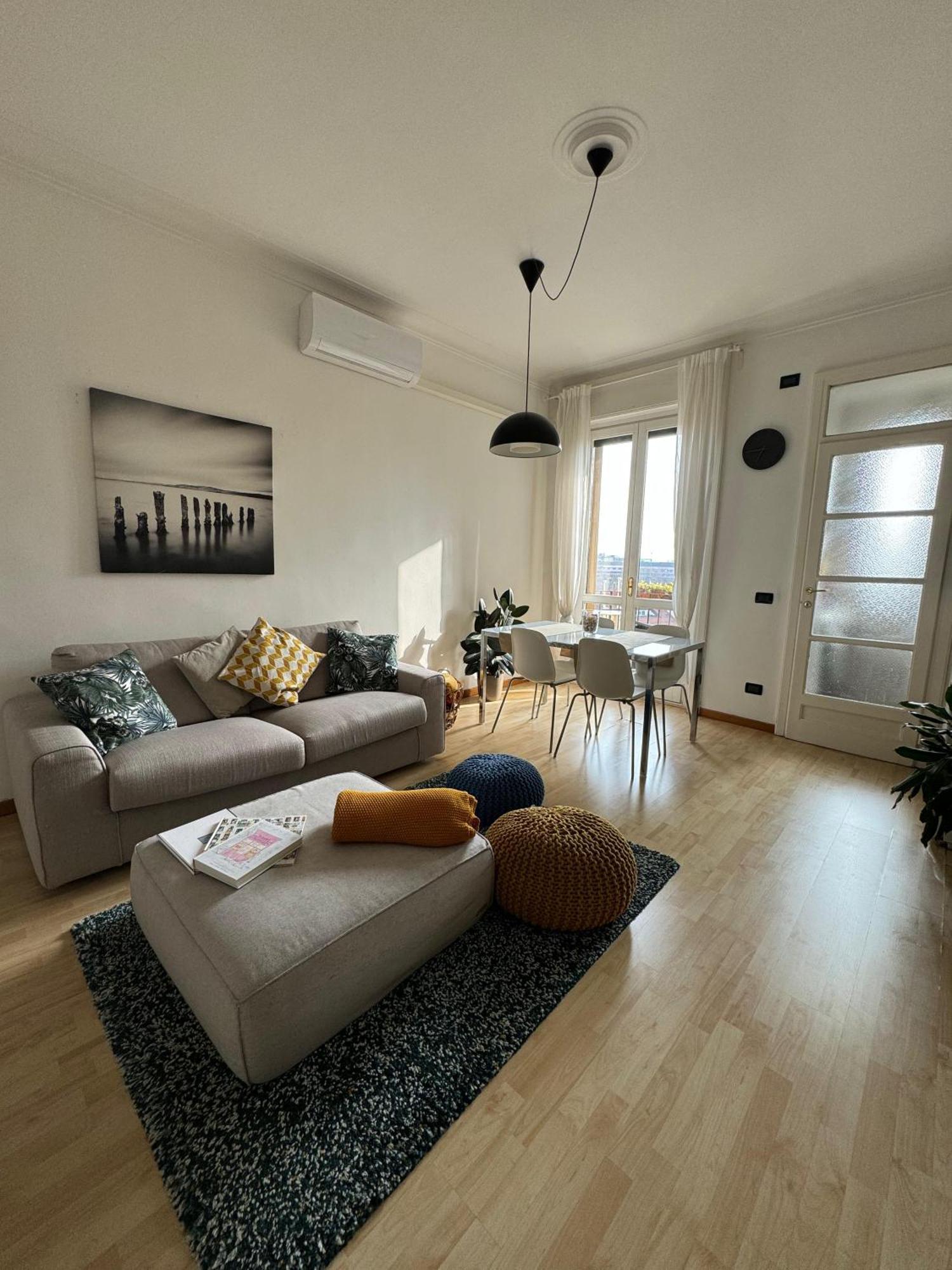 Apartamento Trilocale Con Due Balconi A Isola Porta Nuova *