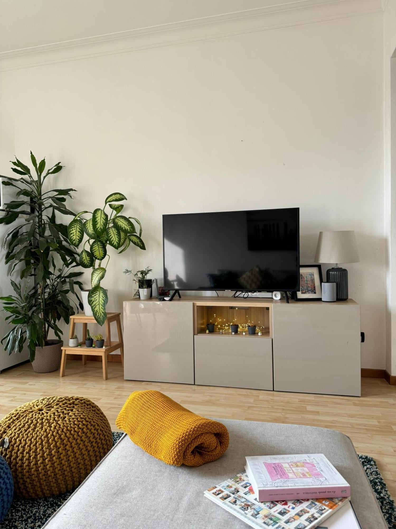Apartamento Trilocale Con Due Balconi A Isola Porta Nuova