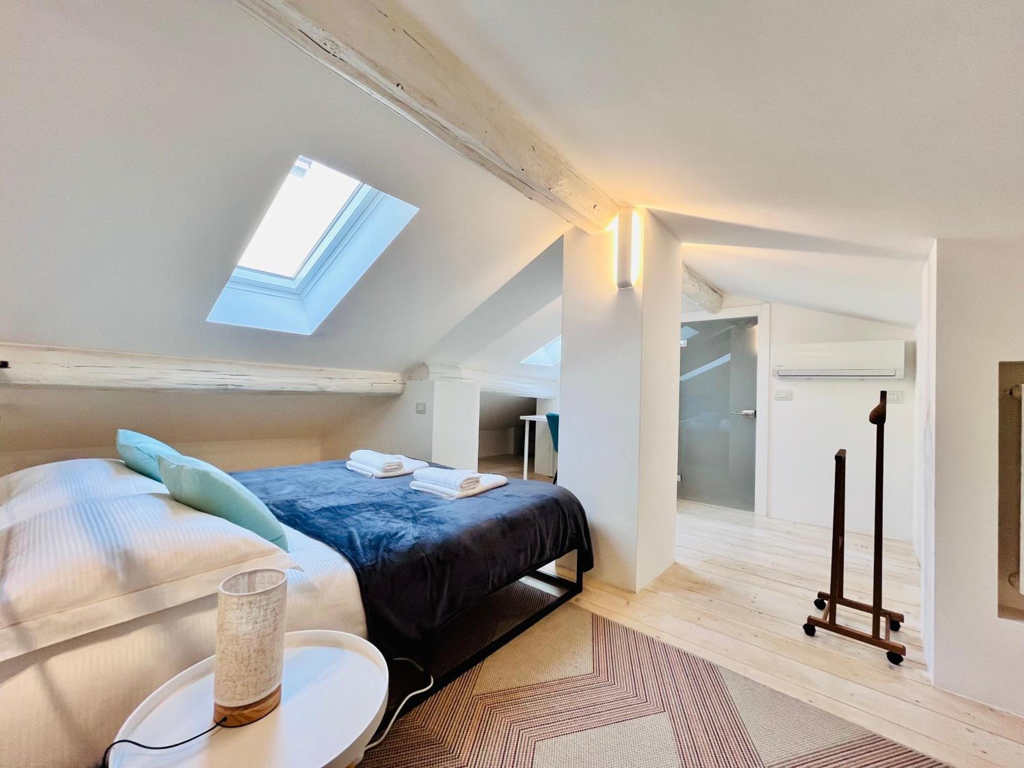 Riverside Loft Navigli - Spacious Two-bedroom Apartamento