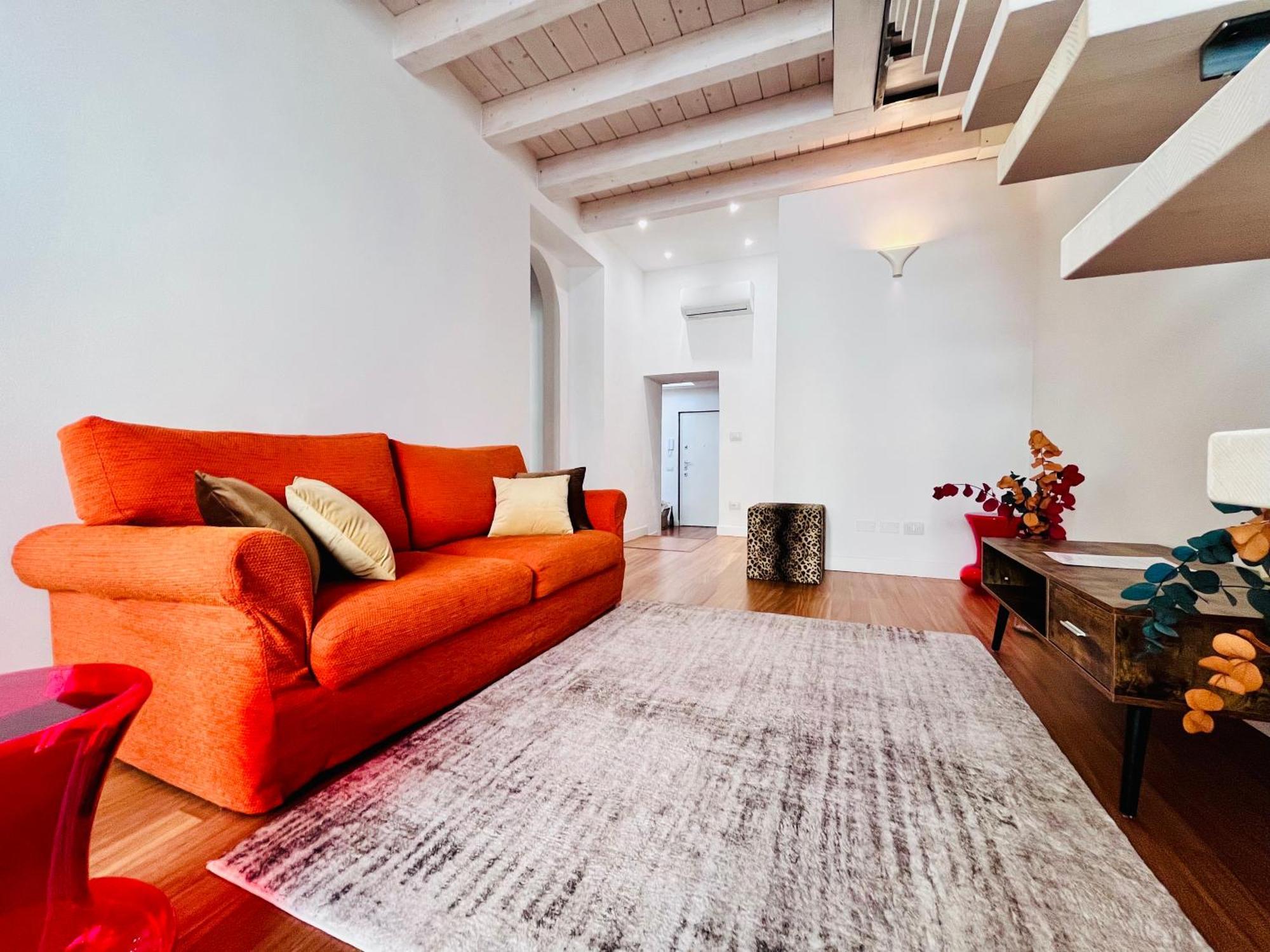 Riverside Loft Navigli - Spacious Two-bedroom Apartamento Milão