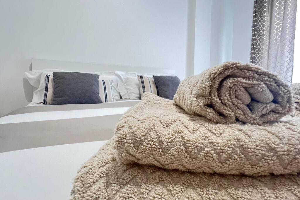 New And Elegant On The Navigli Netflix E Mailand