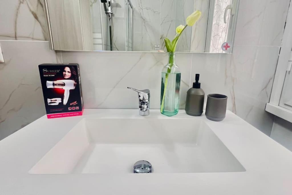 New And Elegant On The Navigli Netflix E * Mailand