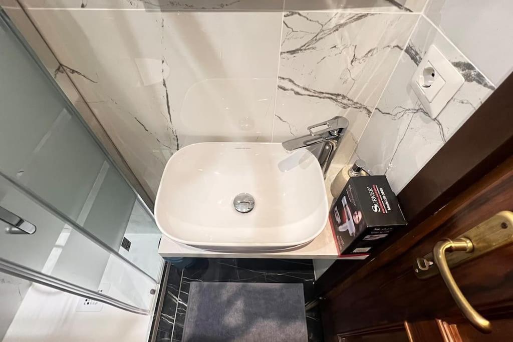 Apartment New And Elegant On The Navigli Netflix E