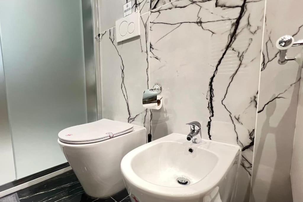 New And Elegant On The Navigli Netflix E Apartment Mailand