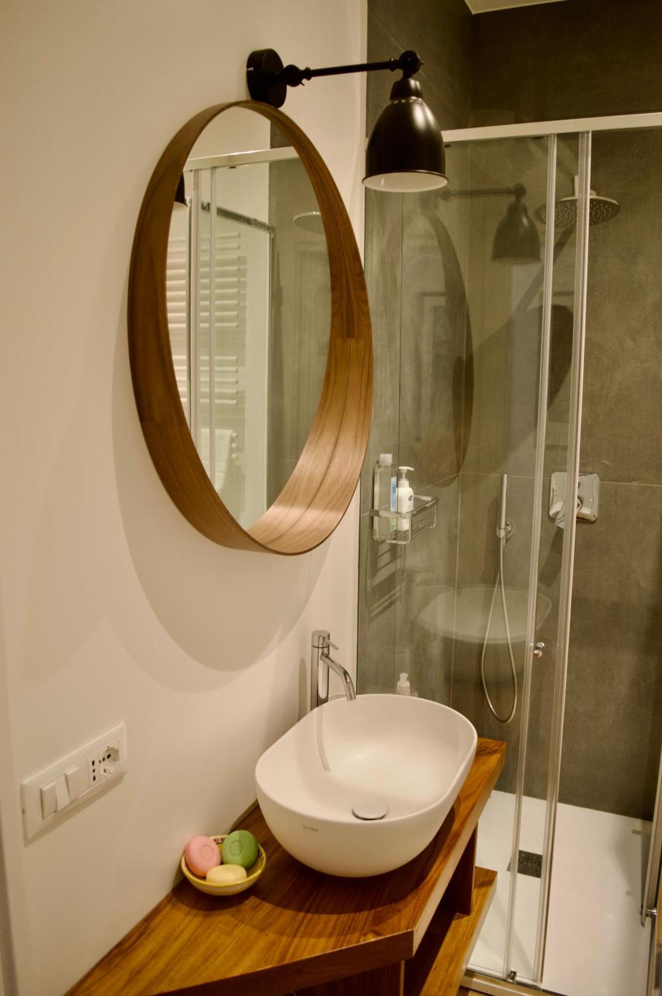 Luxury Apartment *