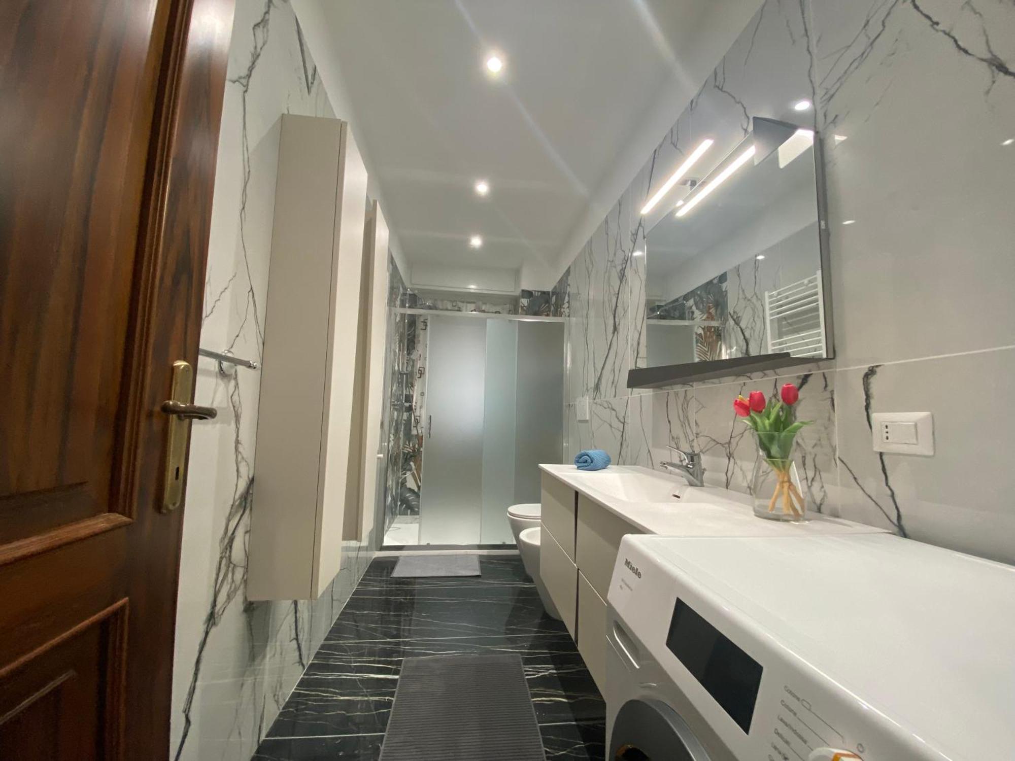 New And Elegant On The Navigli Netflix E