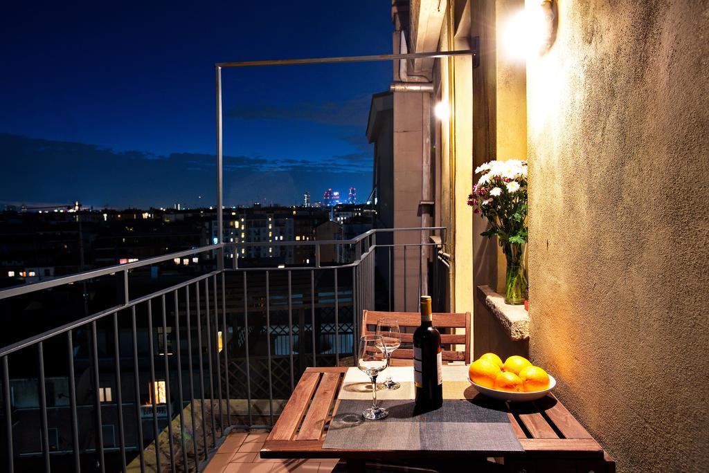 Skyline In Citta Studi A 1 Minuto Dal Metro Con Terrazzo Wi-fi E Netflix Mailand