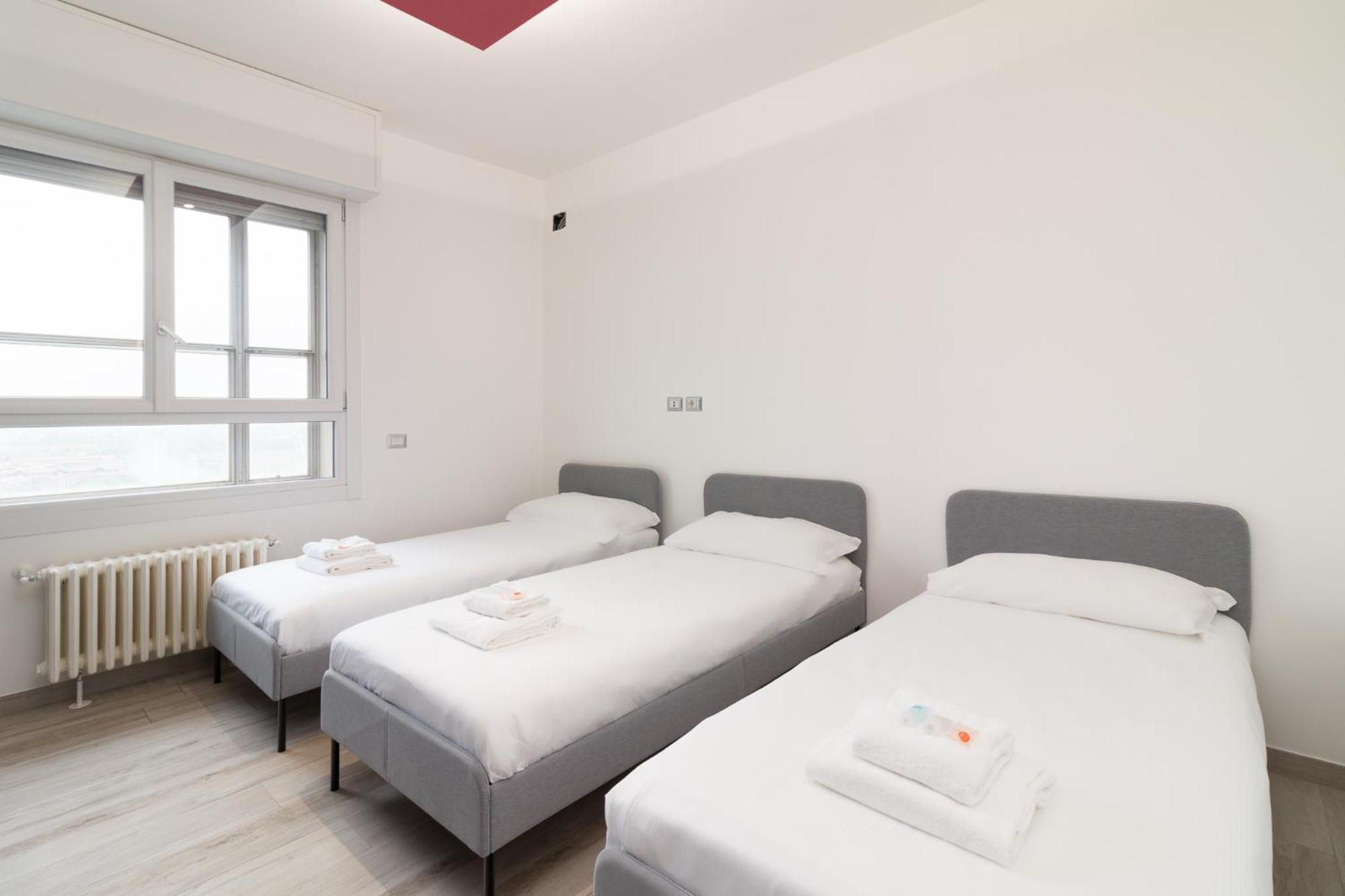 Nuovissimo Attico 17esimo Piano, 10 Posti Letto Apartment Mailand