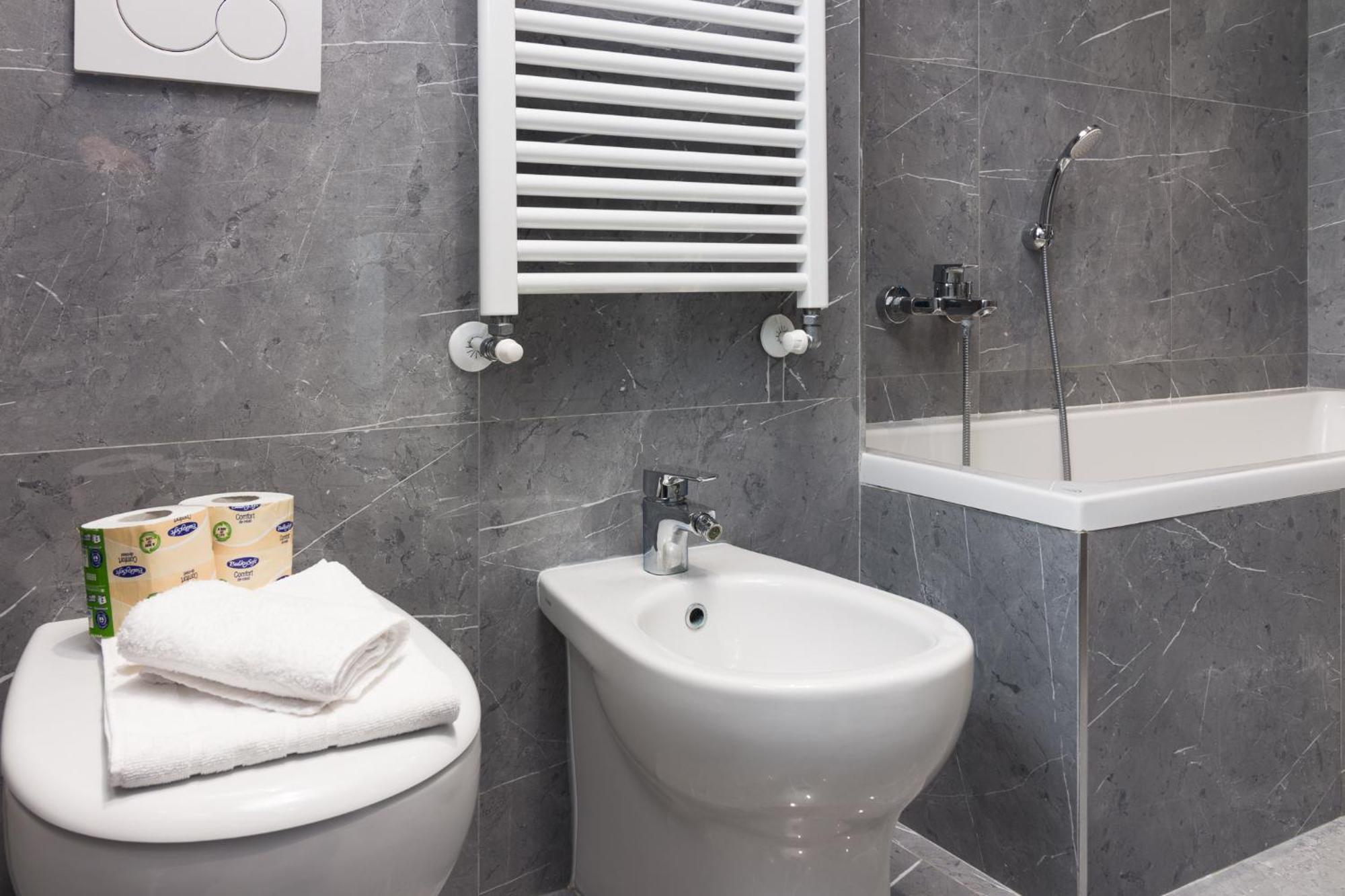 Apartment Nuovissimo Attico 17esimo Piano, 10 Posti Letto *