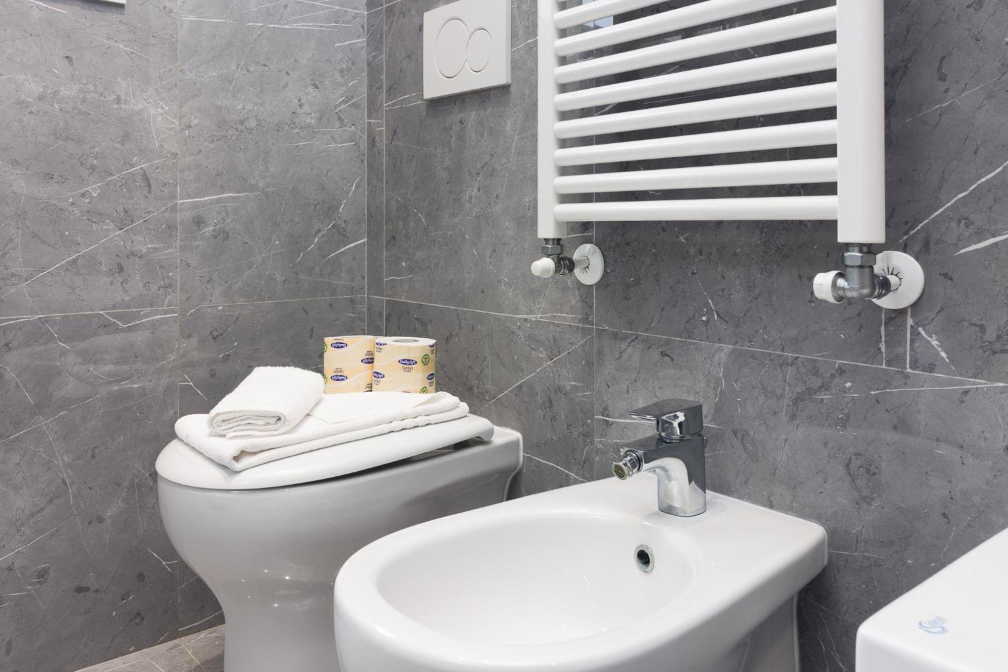 Nuovissimo Attico 17esimo Piano, 10 Posti Letto Apartment Mailand