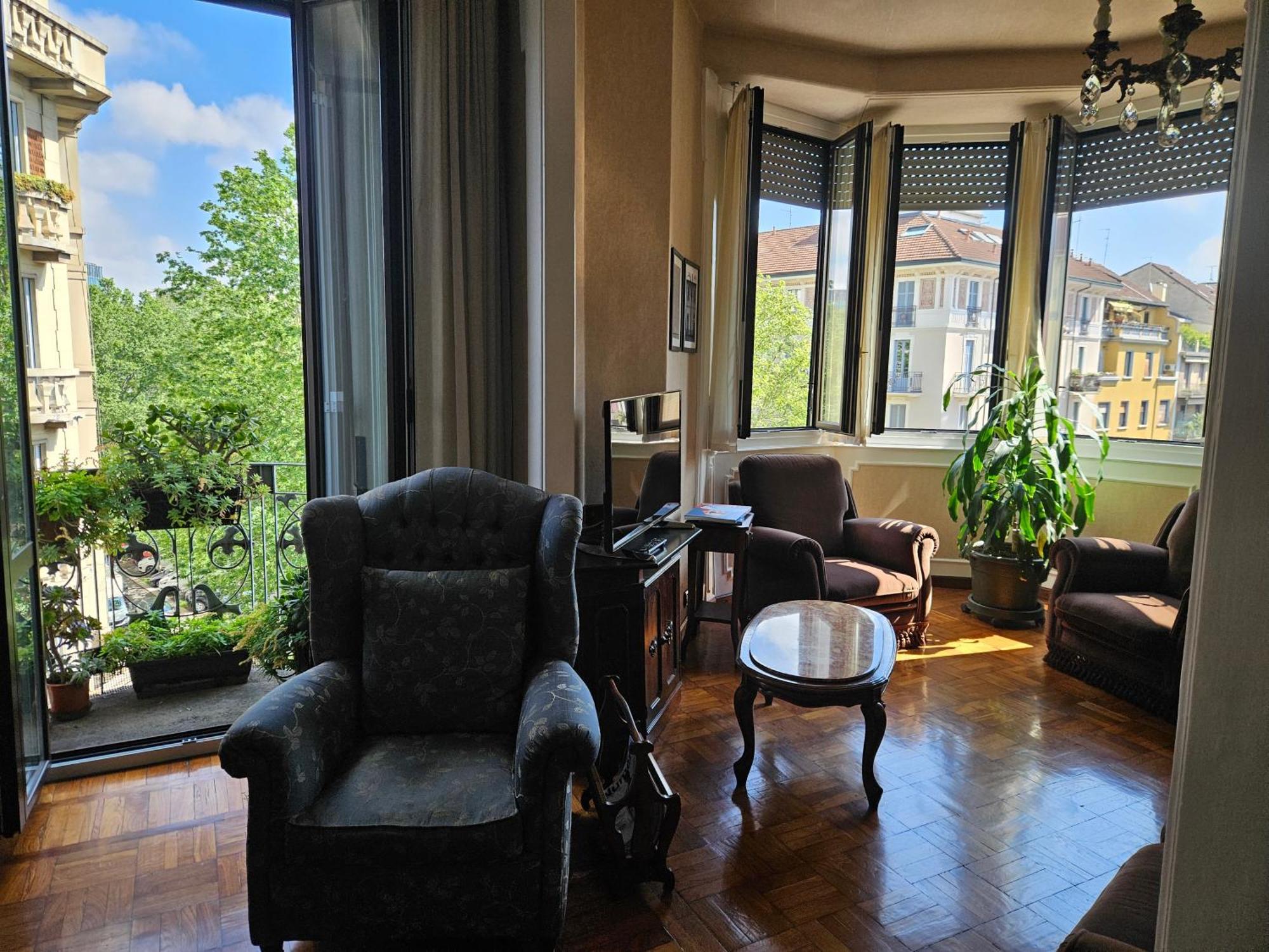 Homegallery - Elegante Milanese Apartamento *