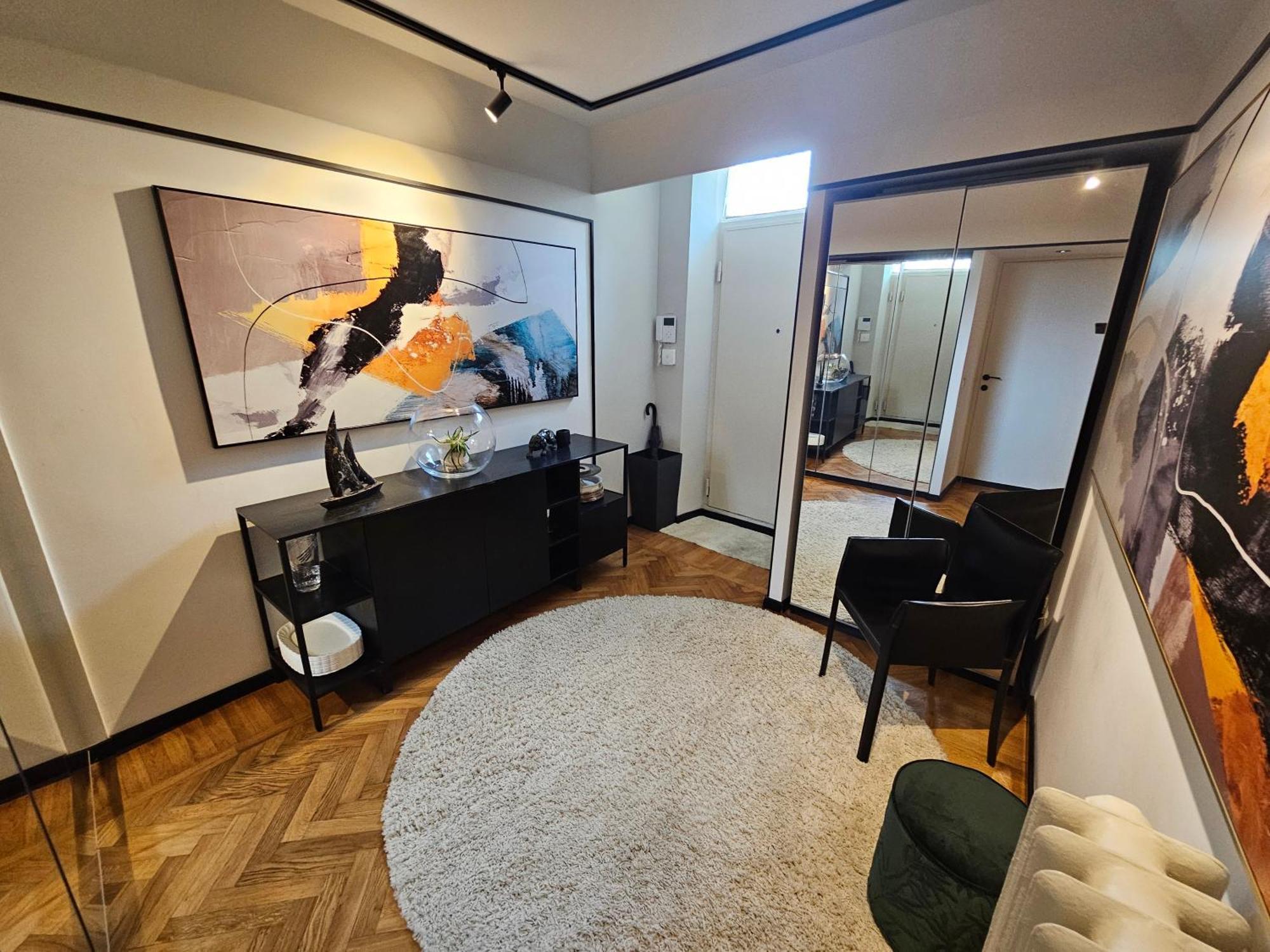 Exclusive Top Floor 2-bedroom Flat *