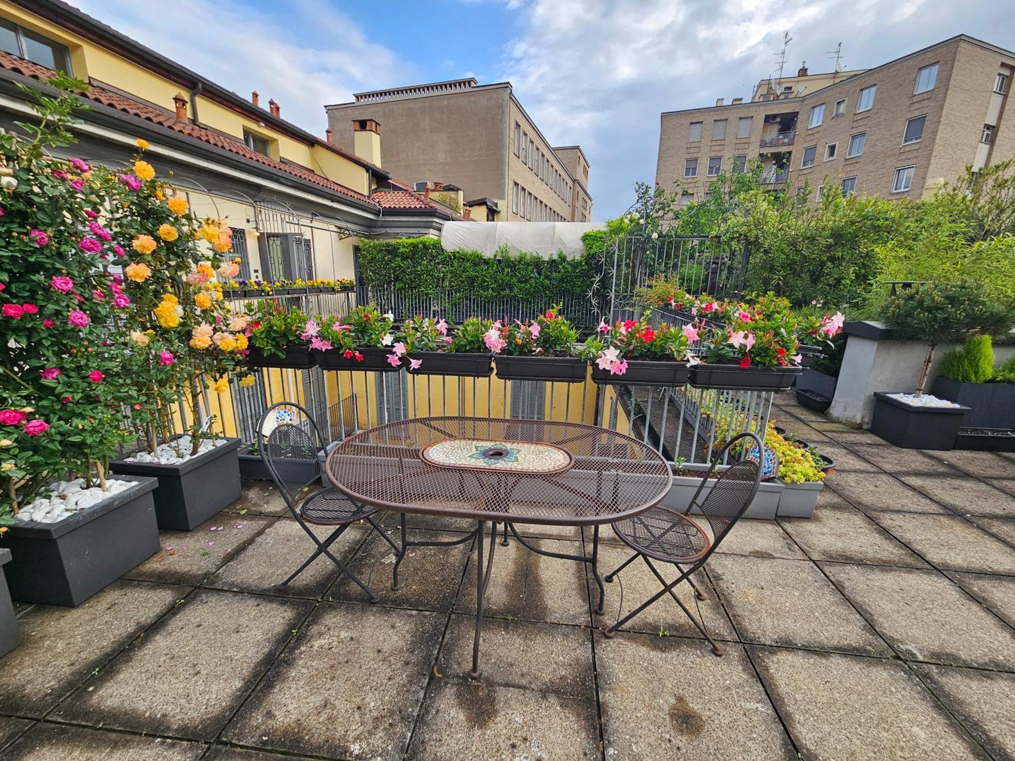 Exclusive Top Floor 2-bedroom Flat Milão