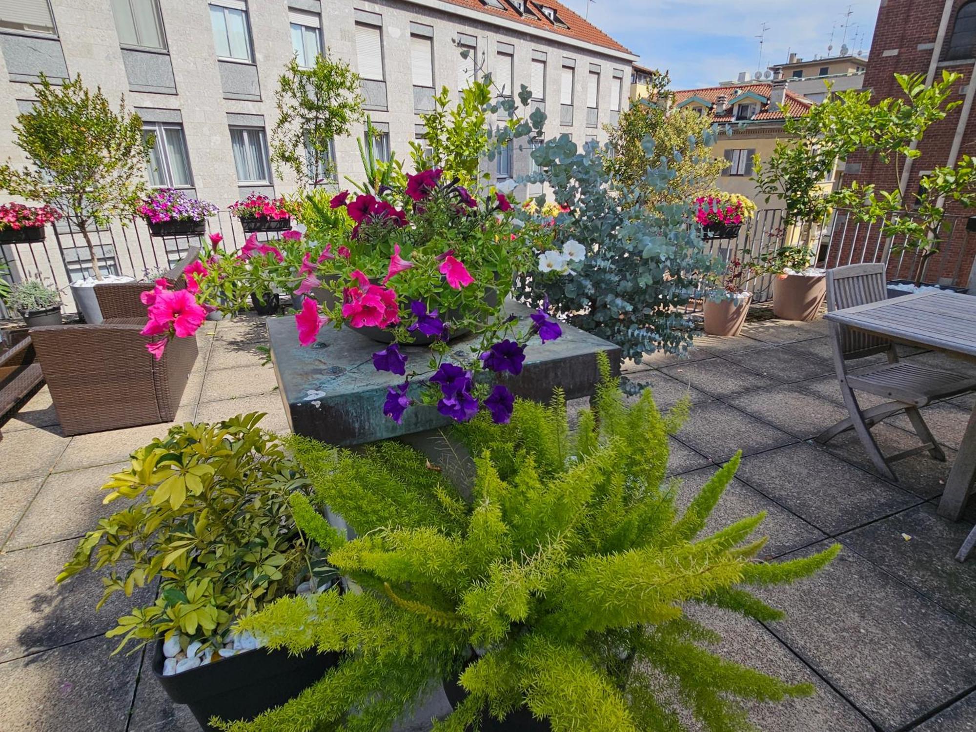 Exclusive Top Floor 2-bedroom Flat Apartment Mailand