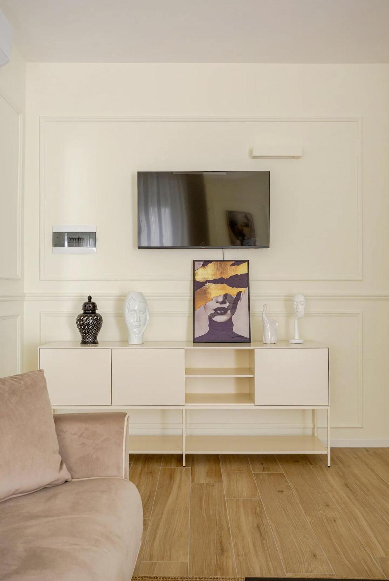 Champagne Apartment *