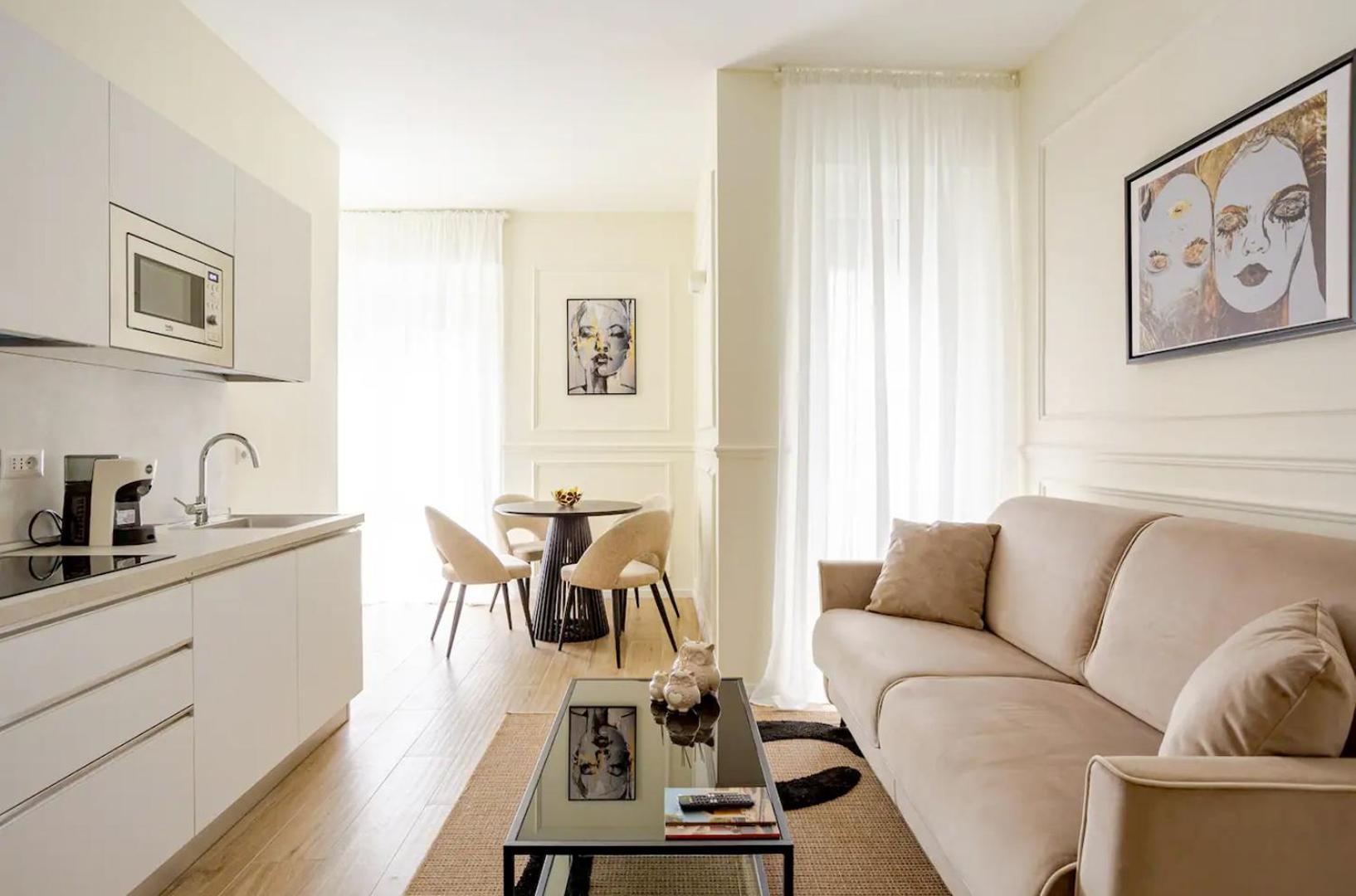 Champagne Apartment *
