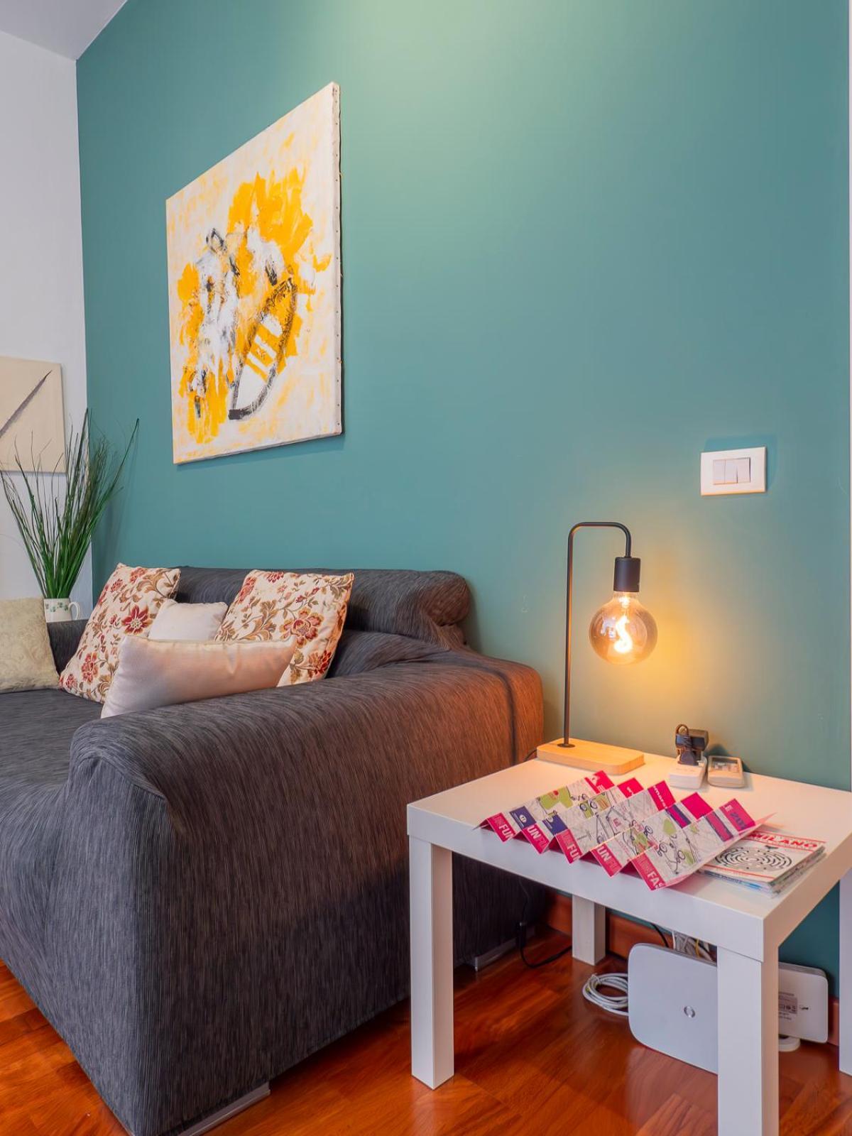 Orange Apartment *