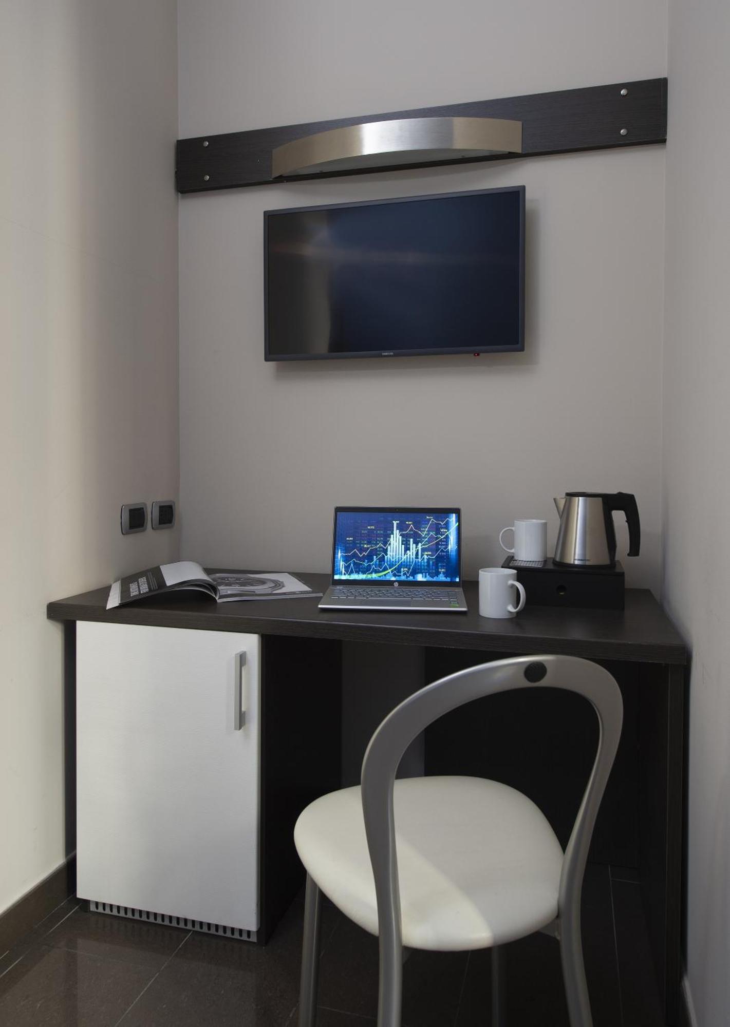 Five Hotel