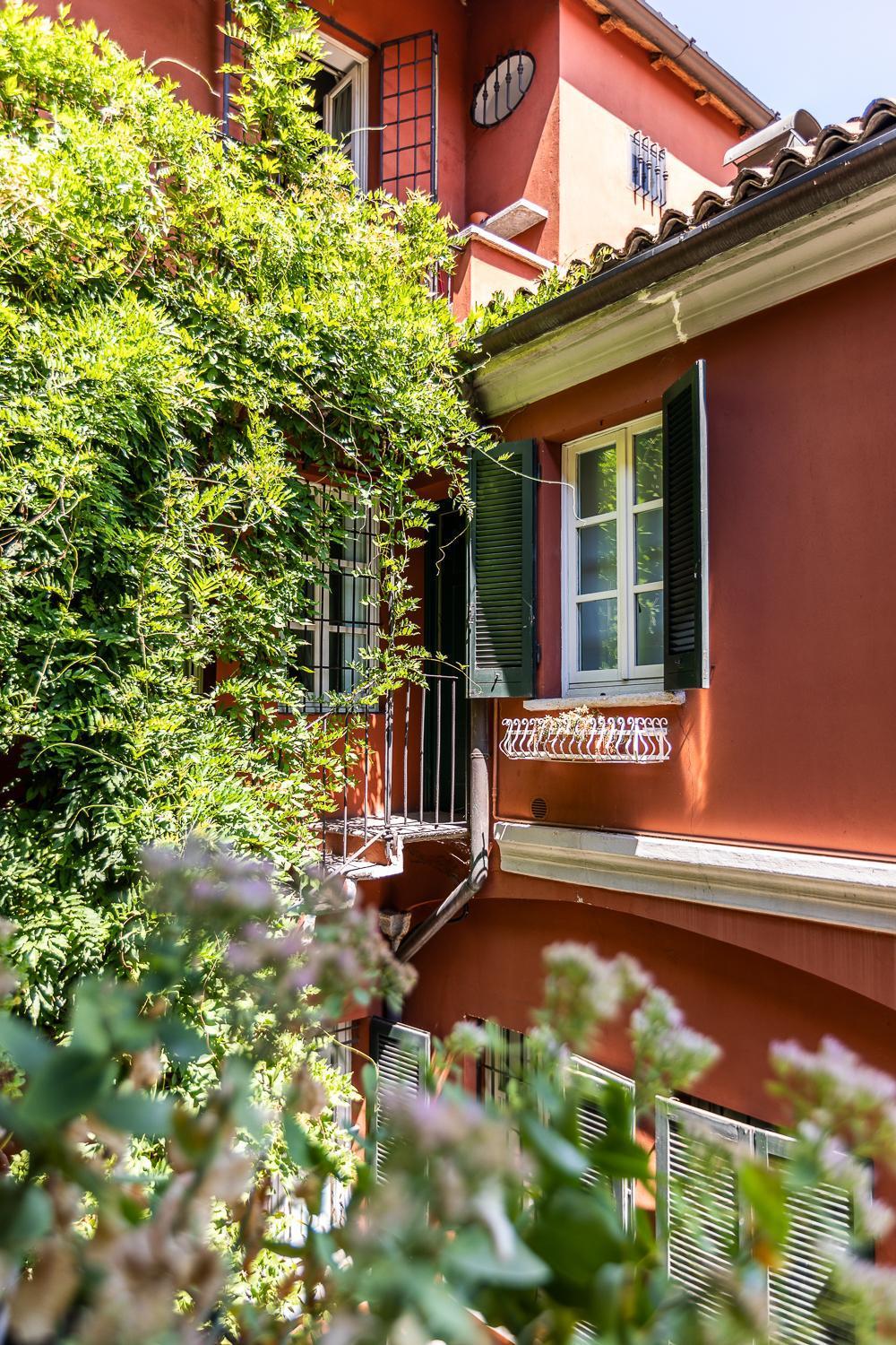 - Alzaia Naviglio Grande Apartment