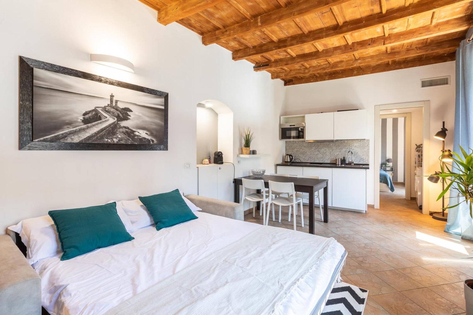 - Alzaia Naviglio Grande Apartment