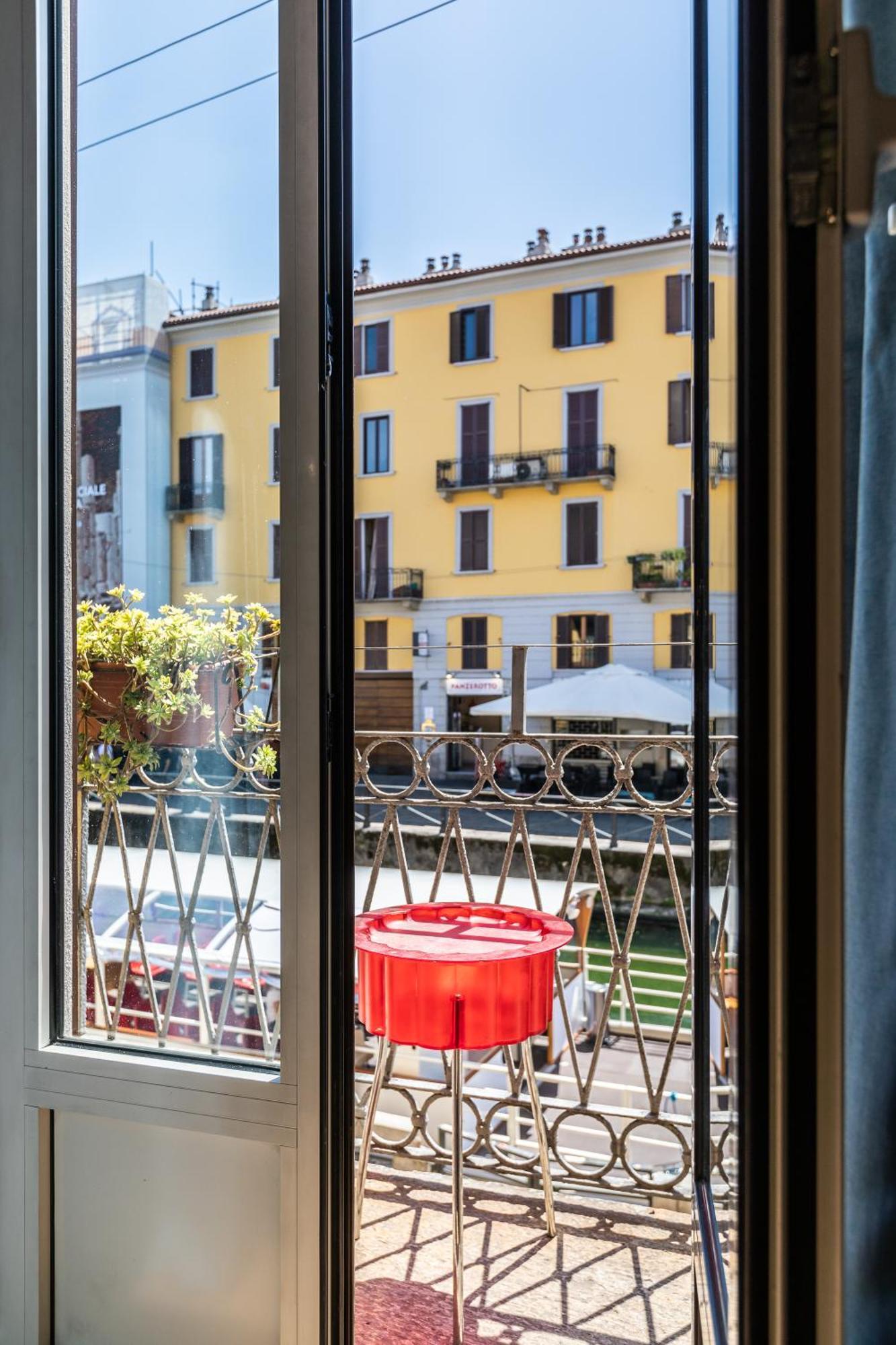 - Alzaia Naviglio Grande Apartment
