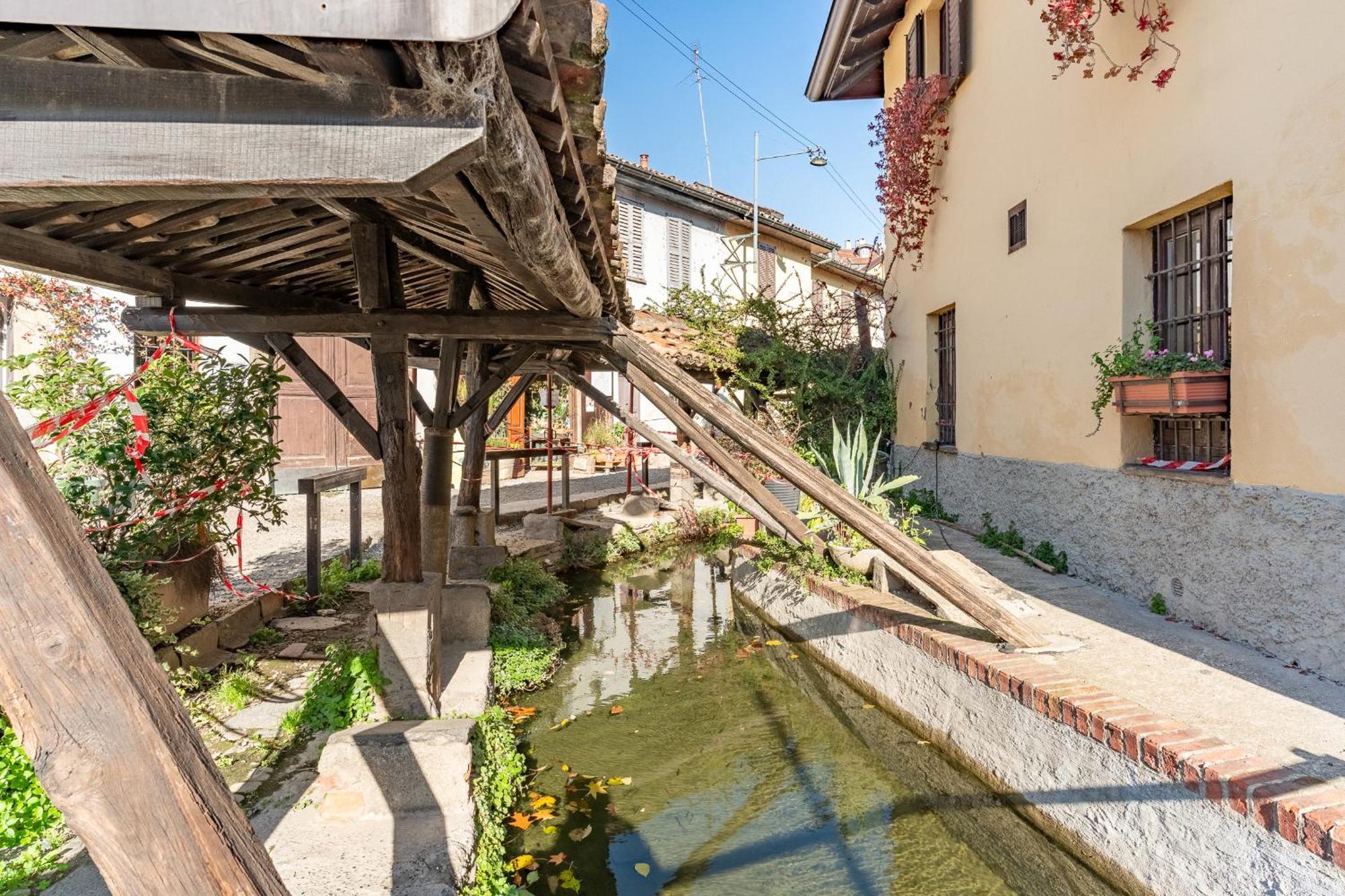 - Alzaia Naviglio Grande Mailand