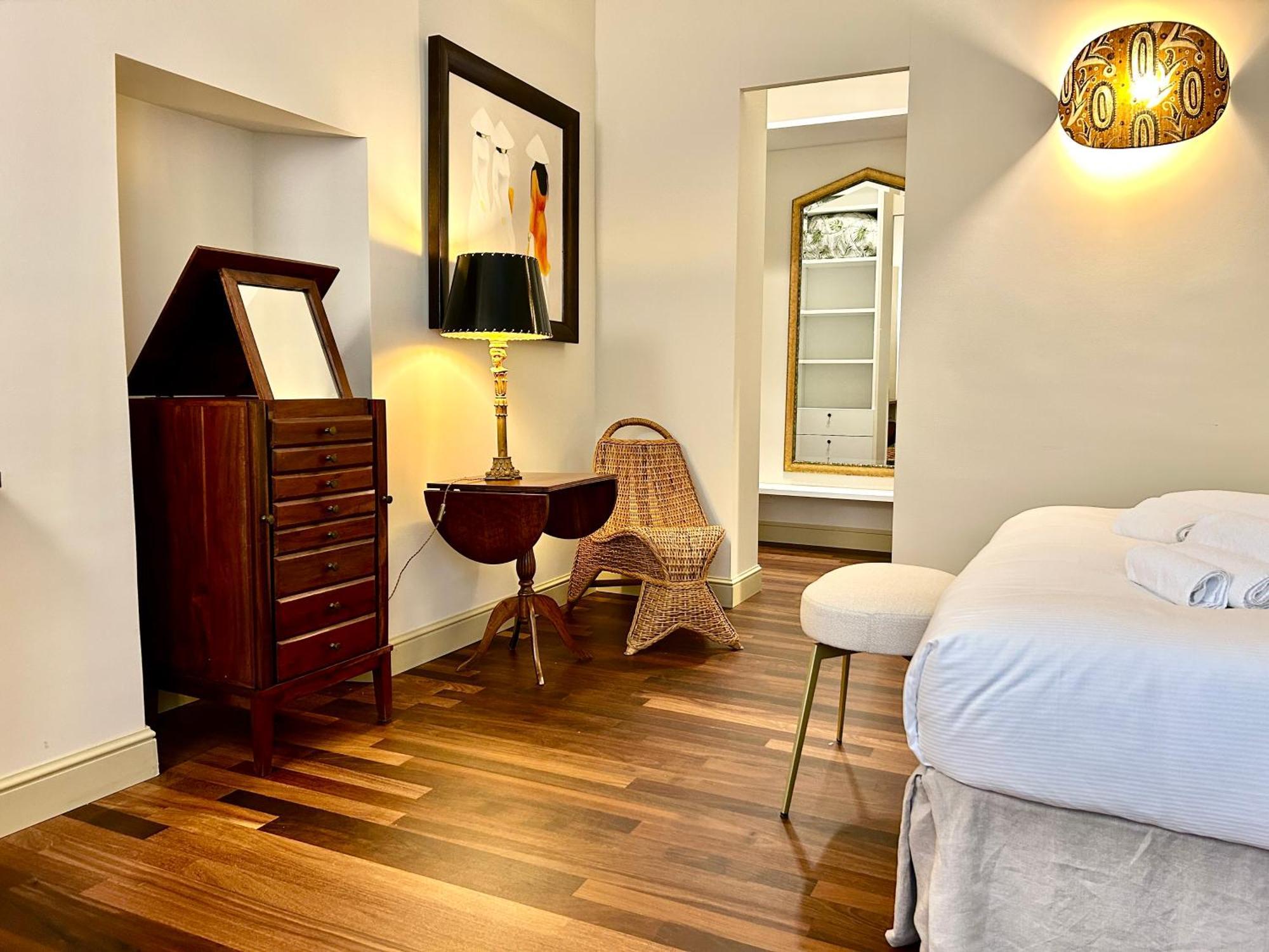 Via Monti, Cadorna Station, Historic Center Sforzesco Castle Apartment