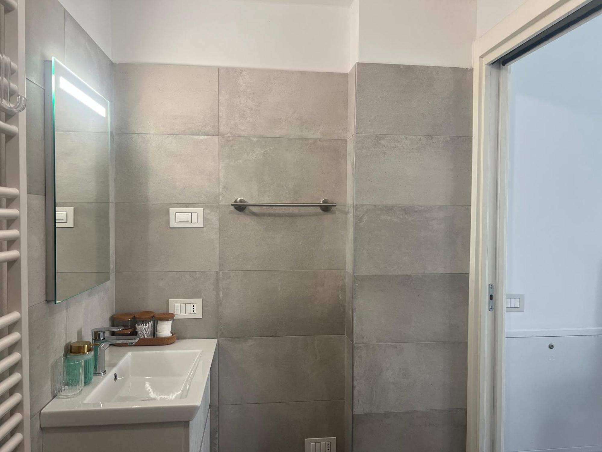 Regina In Melegnano - Wifi, Breakfast Box And Terrace Apartment