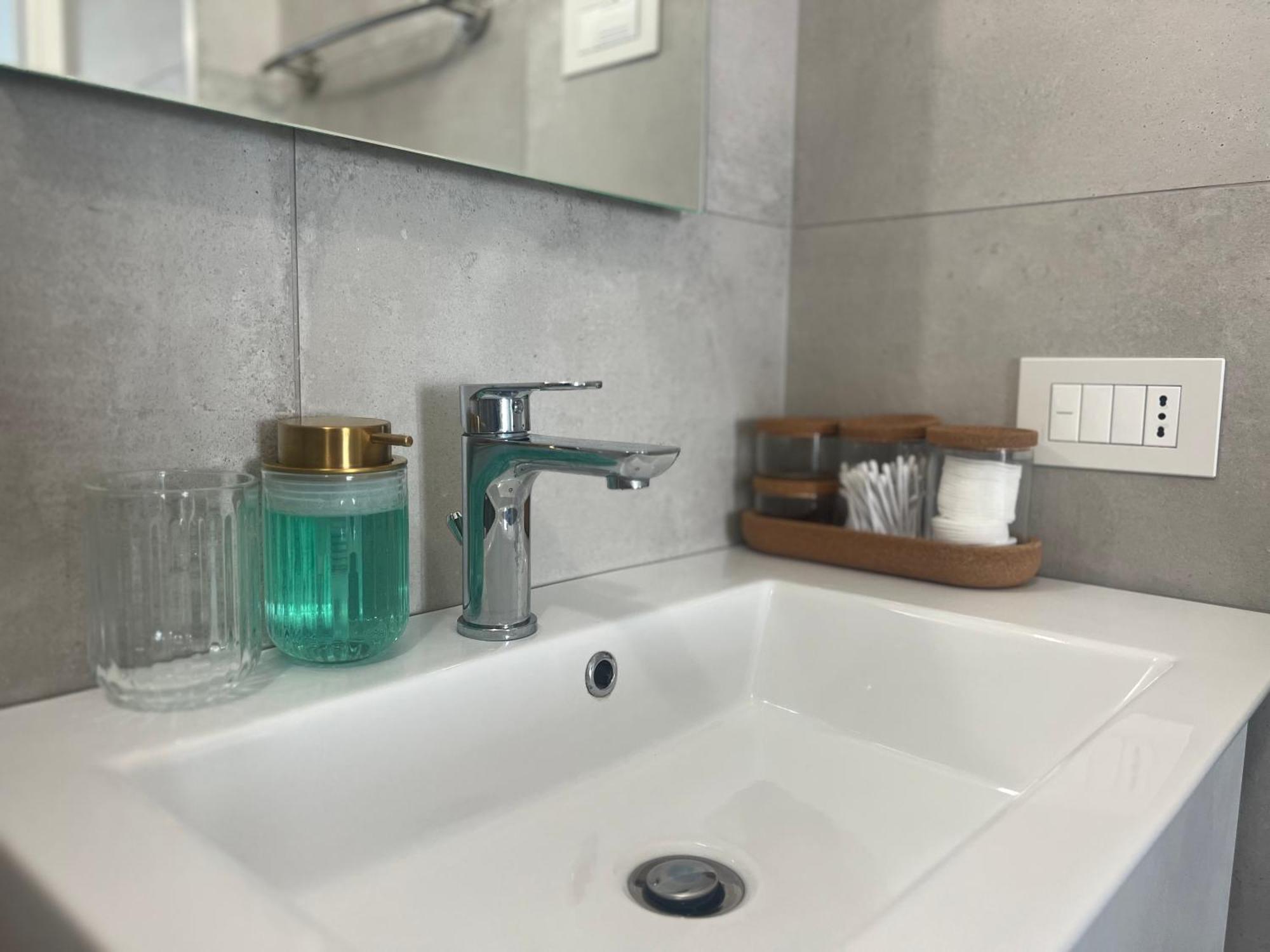 Apartment Regina In Melegnano - Wifi, Breakfast Box And Terrace