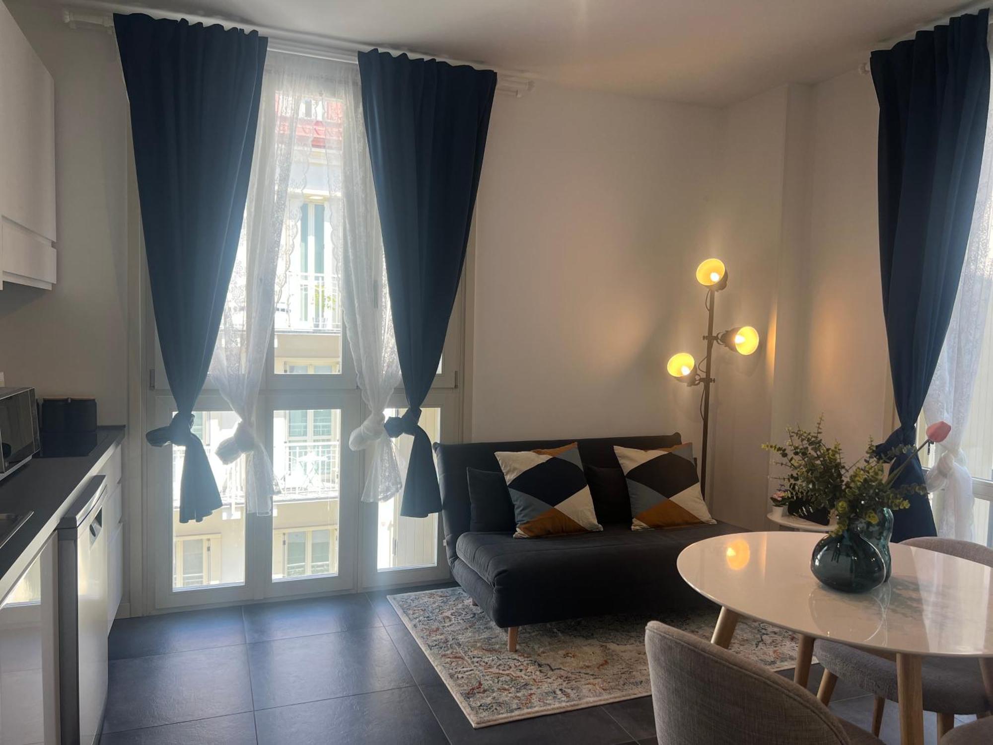 Regina In Melegnano - Wifi, Breakfast Box And Terrace