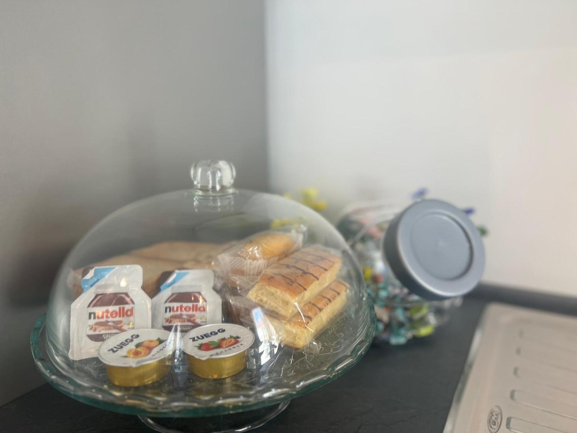 Apartment Regina In Melegnano - Wifi, Breakfast Box And Terrace *