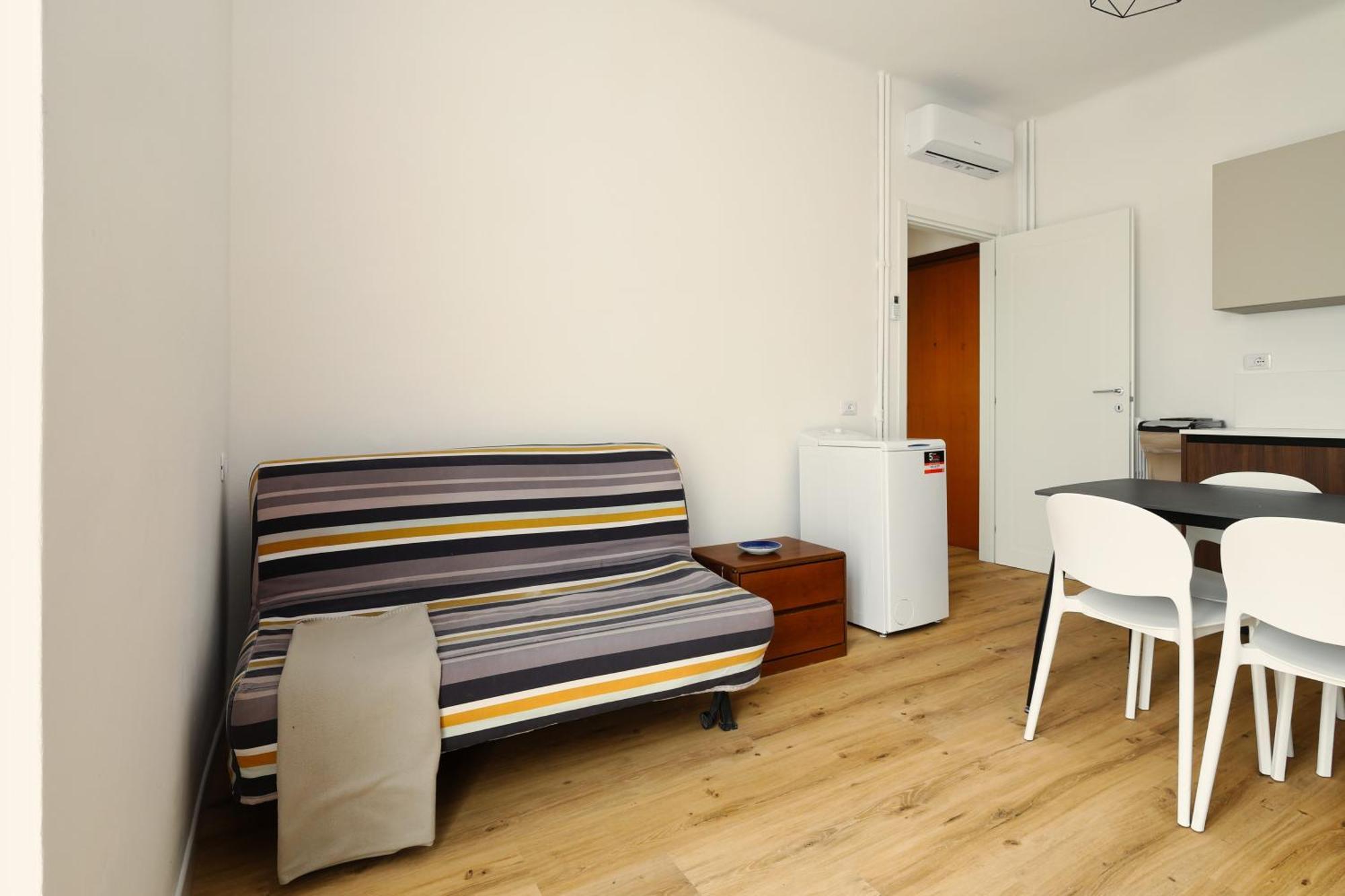 Joivy 1-bed With Balcony Near Subway Apartment