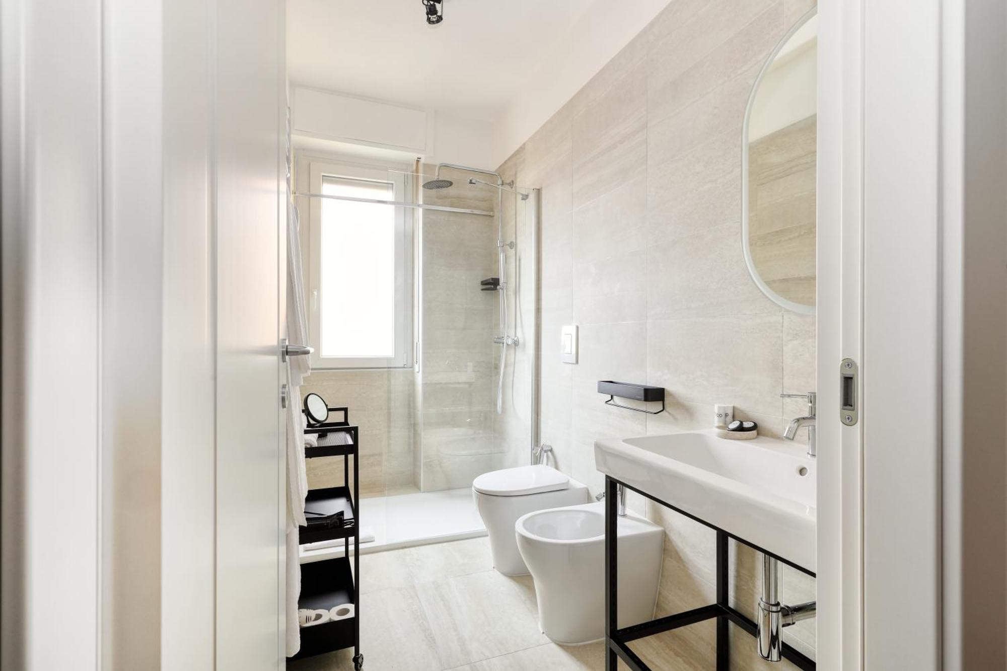 Joivy 1-bed With Balcony Near Subway Apartment *
