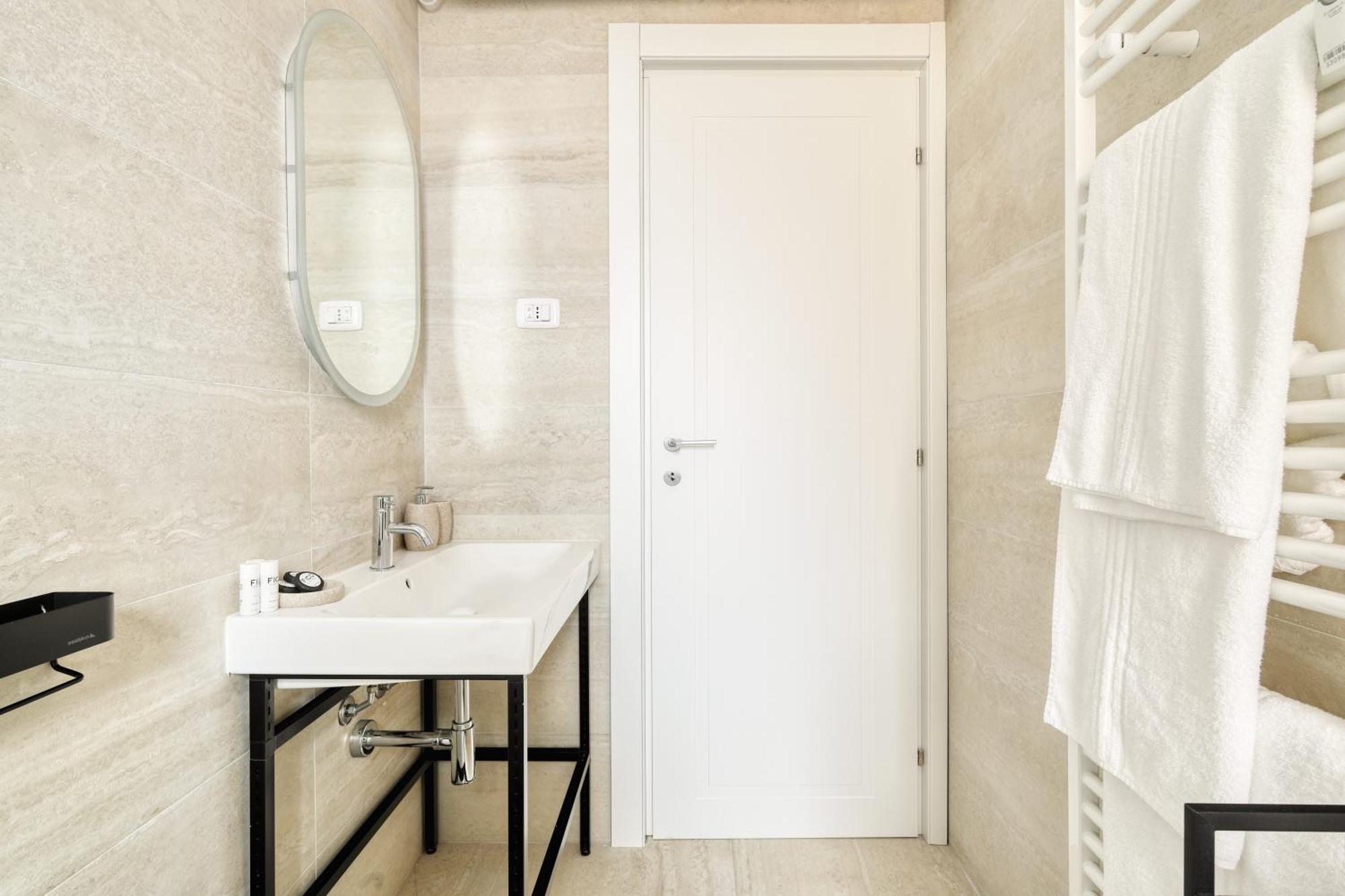 Joivy 1-bed With Balcony Near Subway Mailand