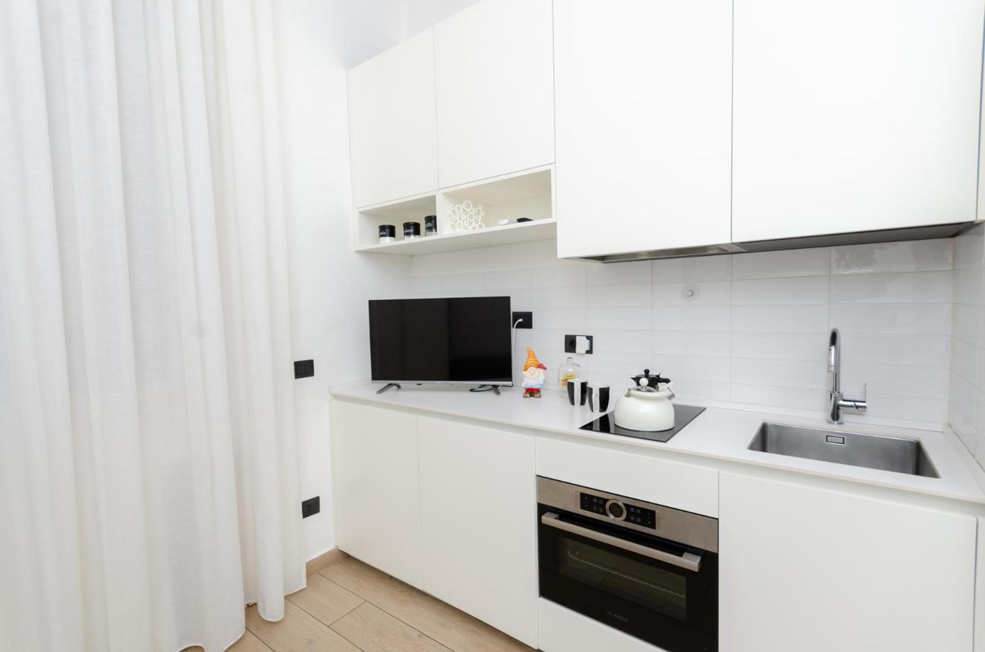 Small House Near The Station Apartment