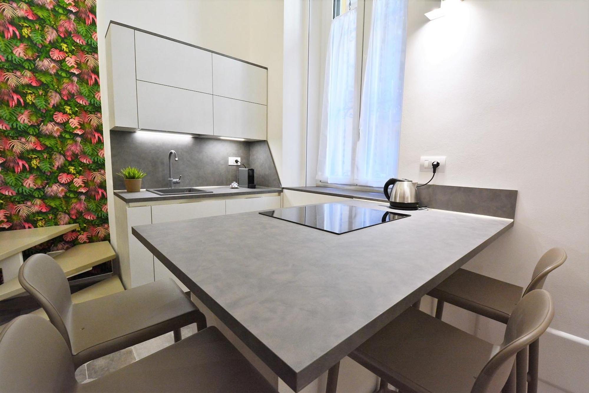Lombardini 1 Apartment *