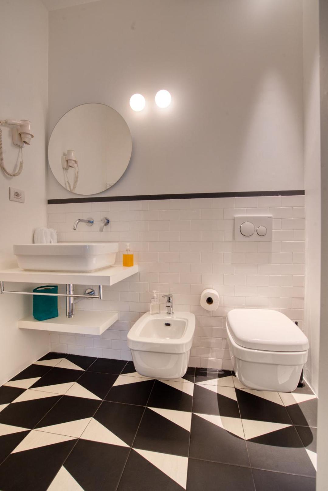 Dimora Claudia - Elegante Matrimoniale Con Bagno, Private Rooms, Self Check In, No Reception Milan