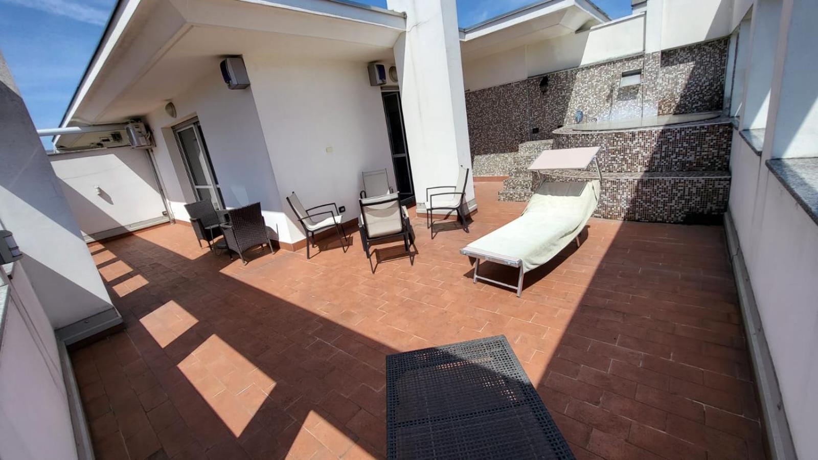 - Doppia Con Bagno Privato In Stupendo Attico Con Vista Mozzafiato Frühstückspension Mailand
