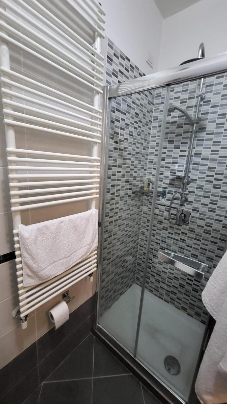 - Doppia Con Bagno Privato In Stupendo Attico Con Vista Mozzafiato Frühstückspension *