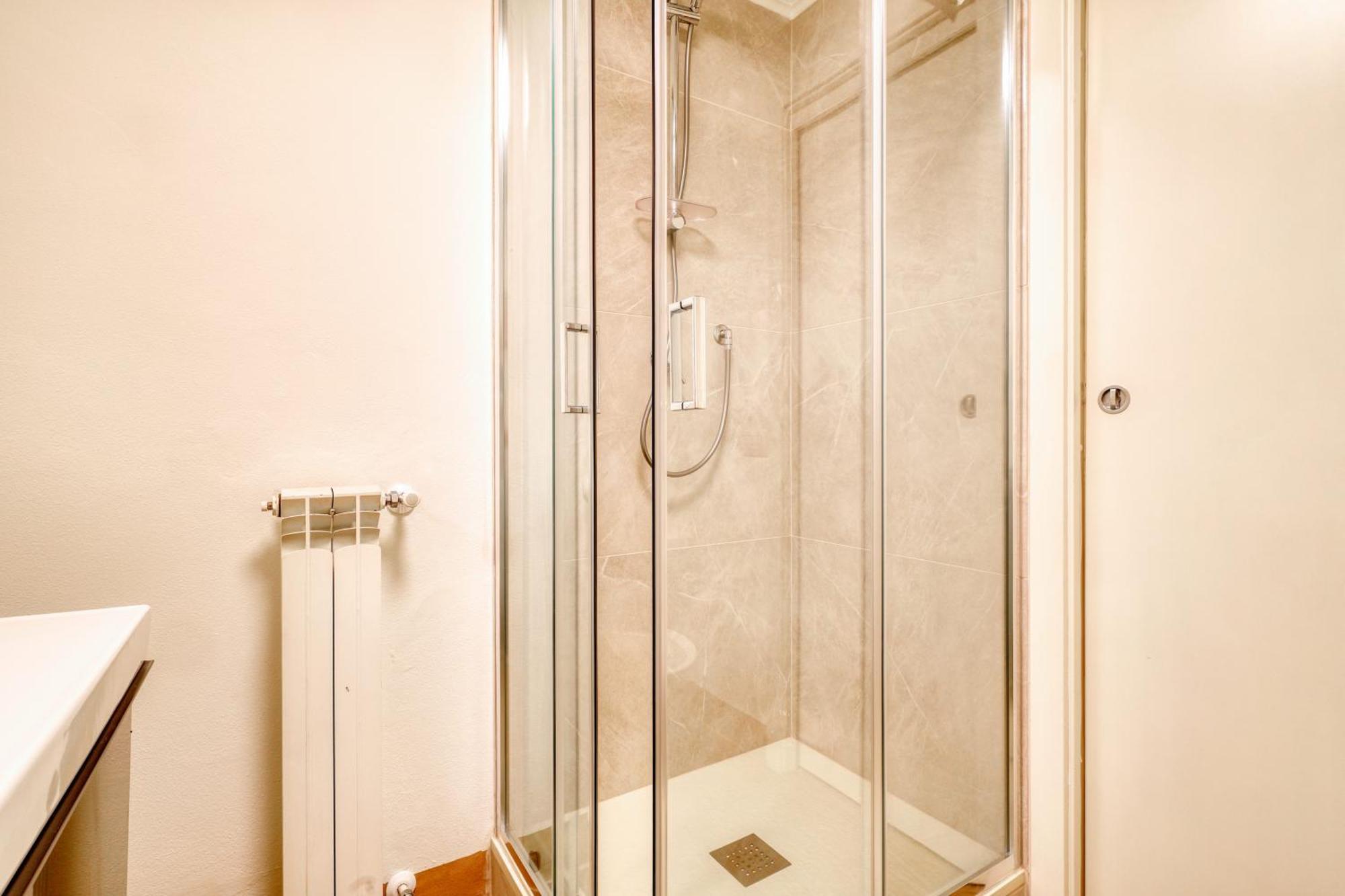 Fara 33 Cozy Flat In District Apartment Mailand