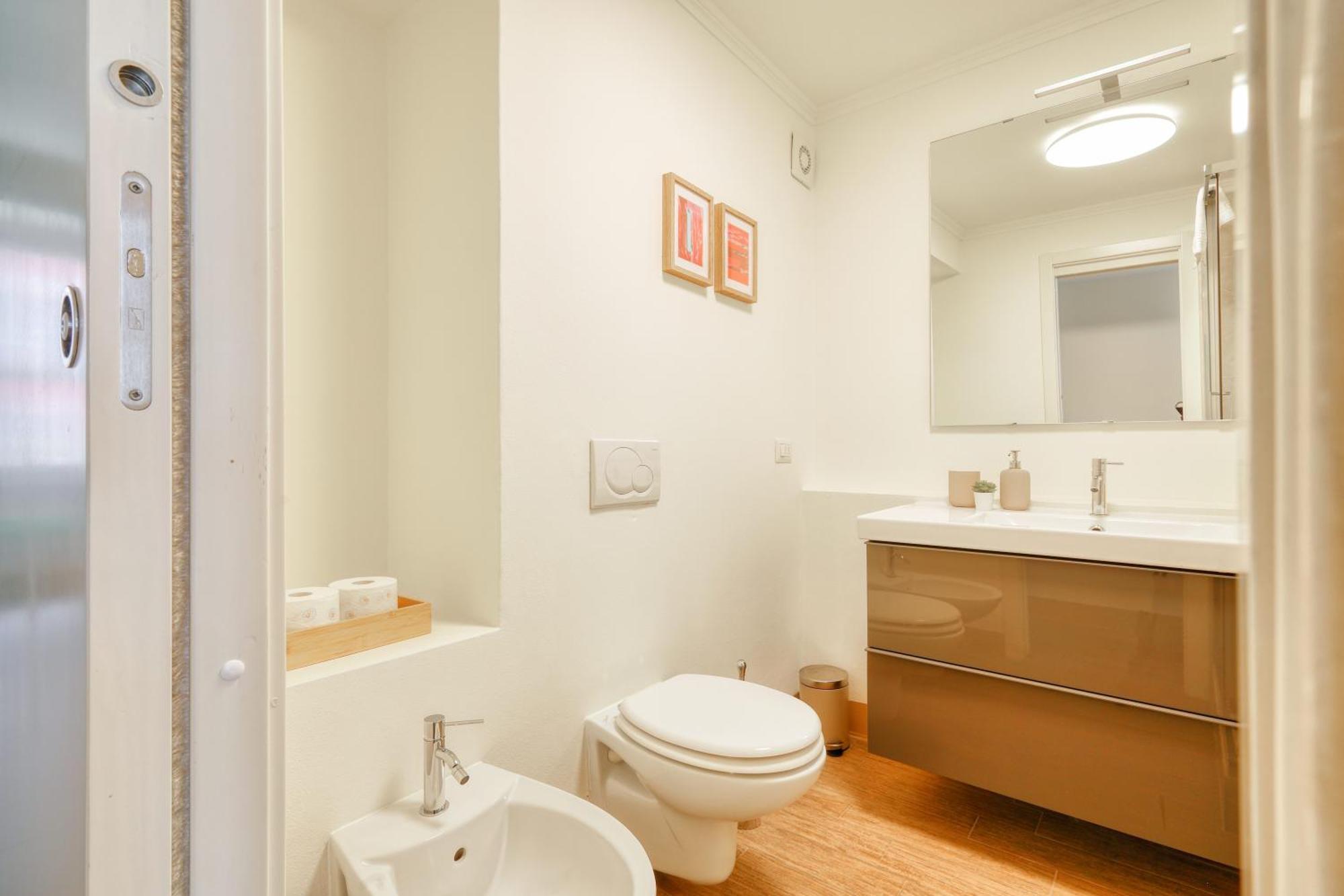 Fara 33 Cozy Flat In District Mailand