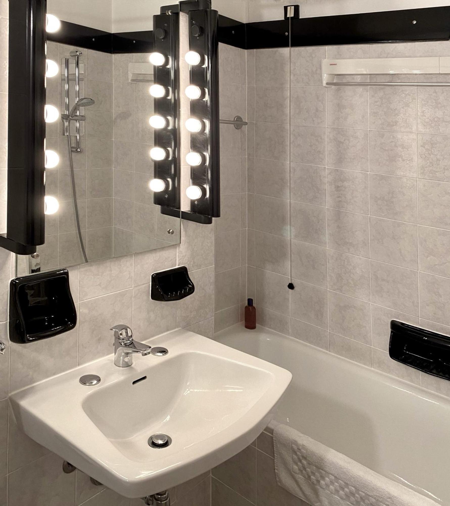 Domus Aparthotel 3*