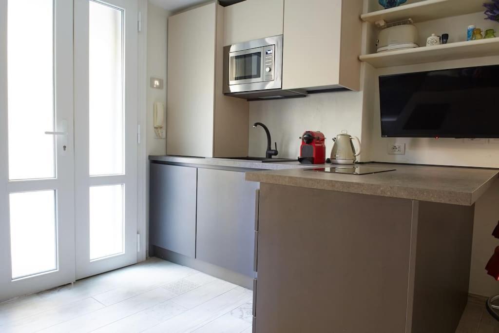 Quiet House In The Center - Porta Venezia Apartment