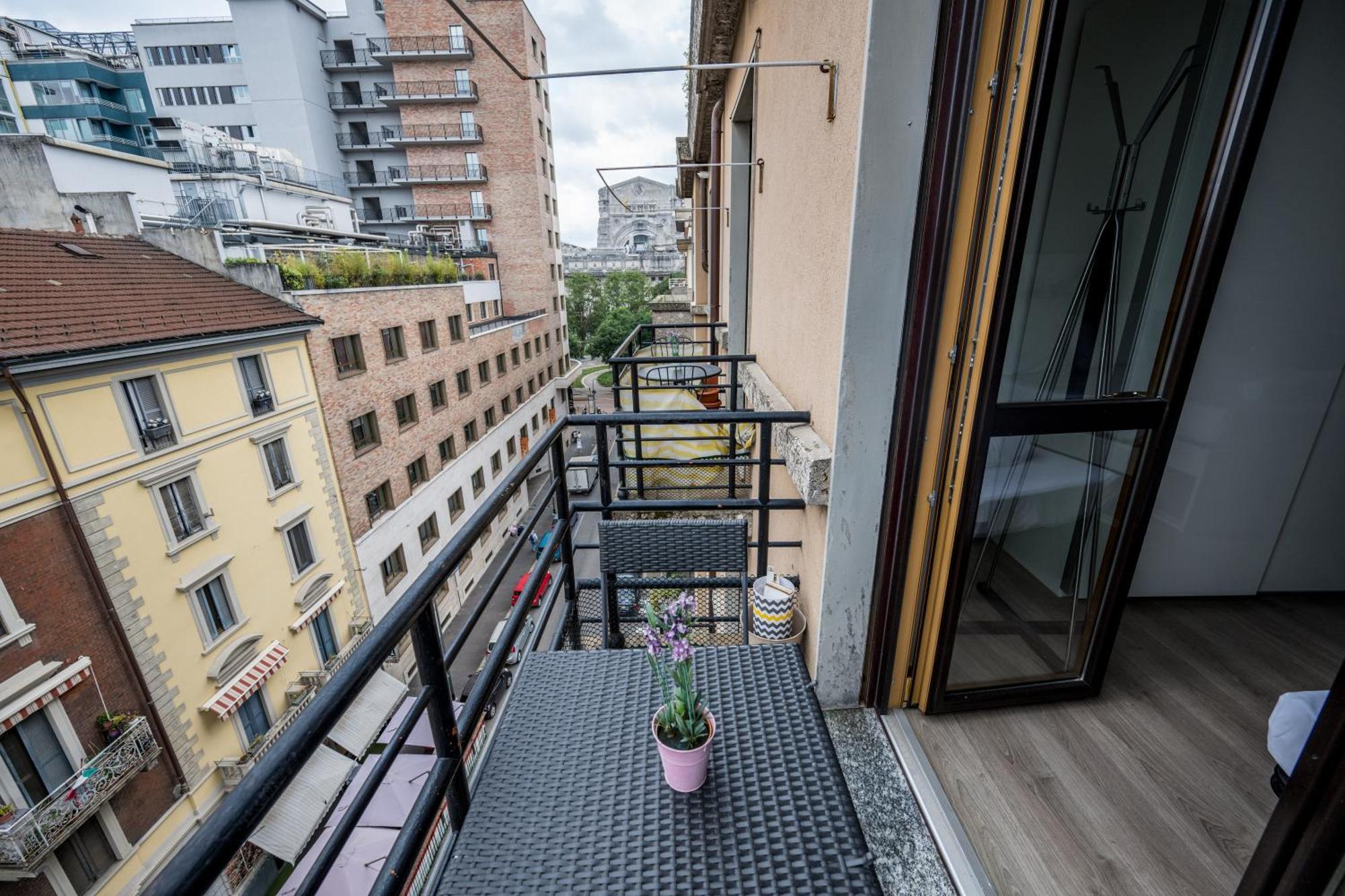 Airguest Station * Milan