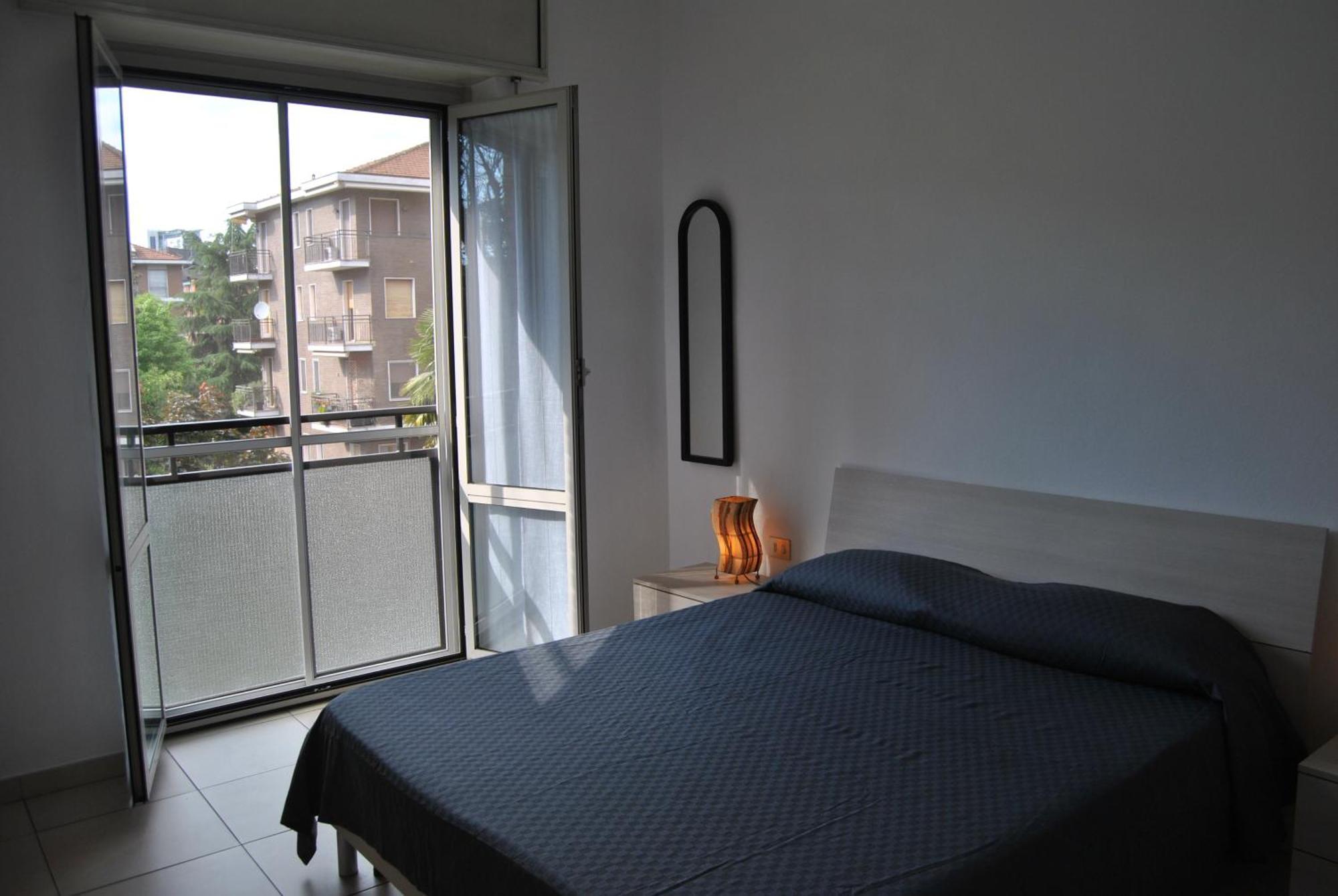 Portello Flat With Balcony Apartment *