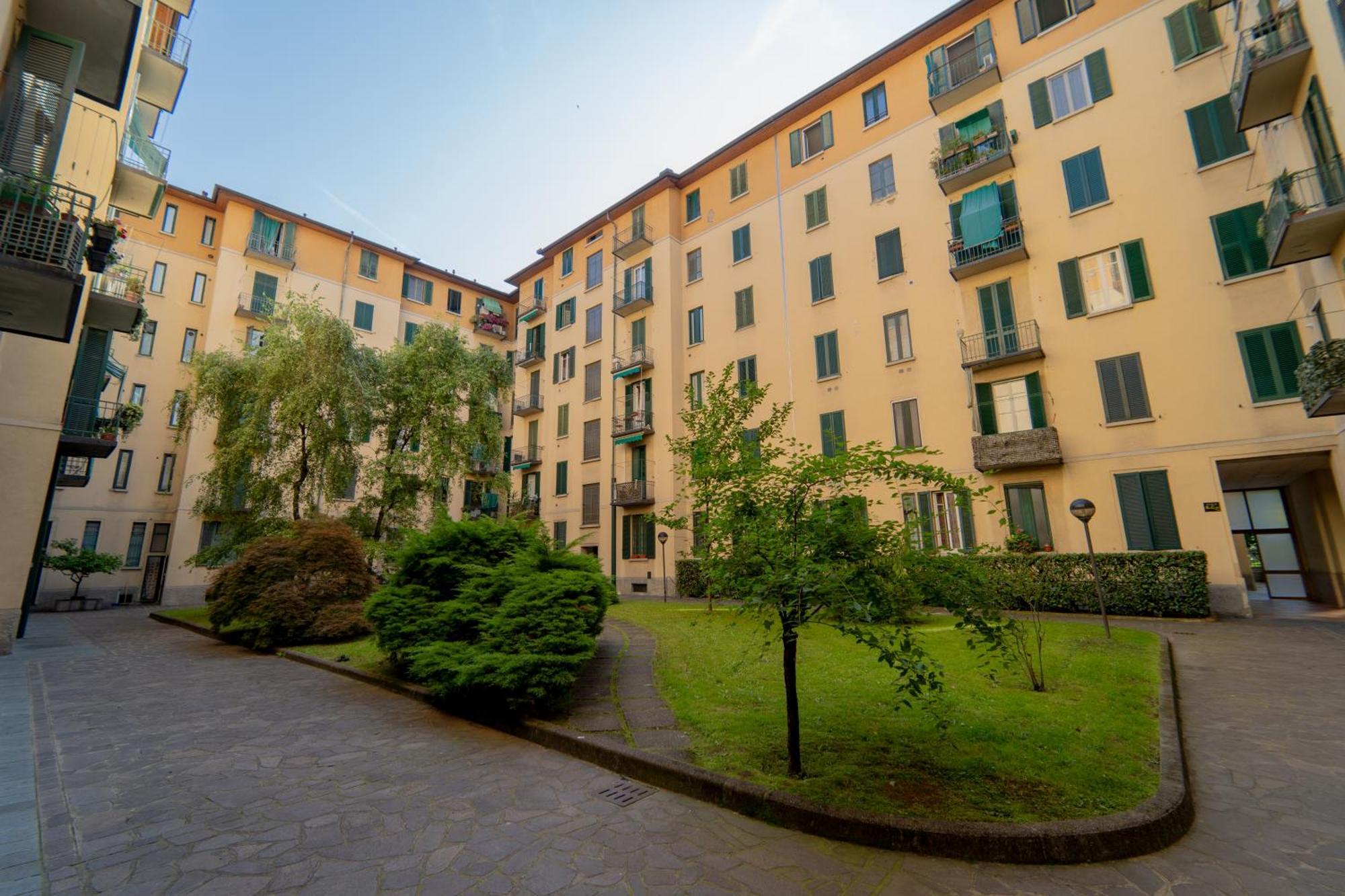 Apartment Near Metro-m5